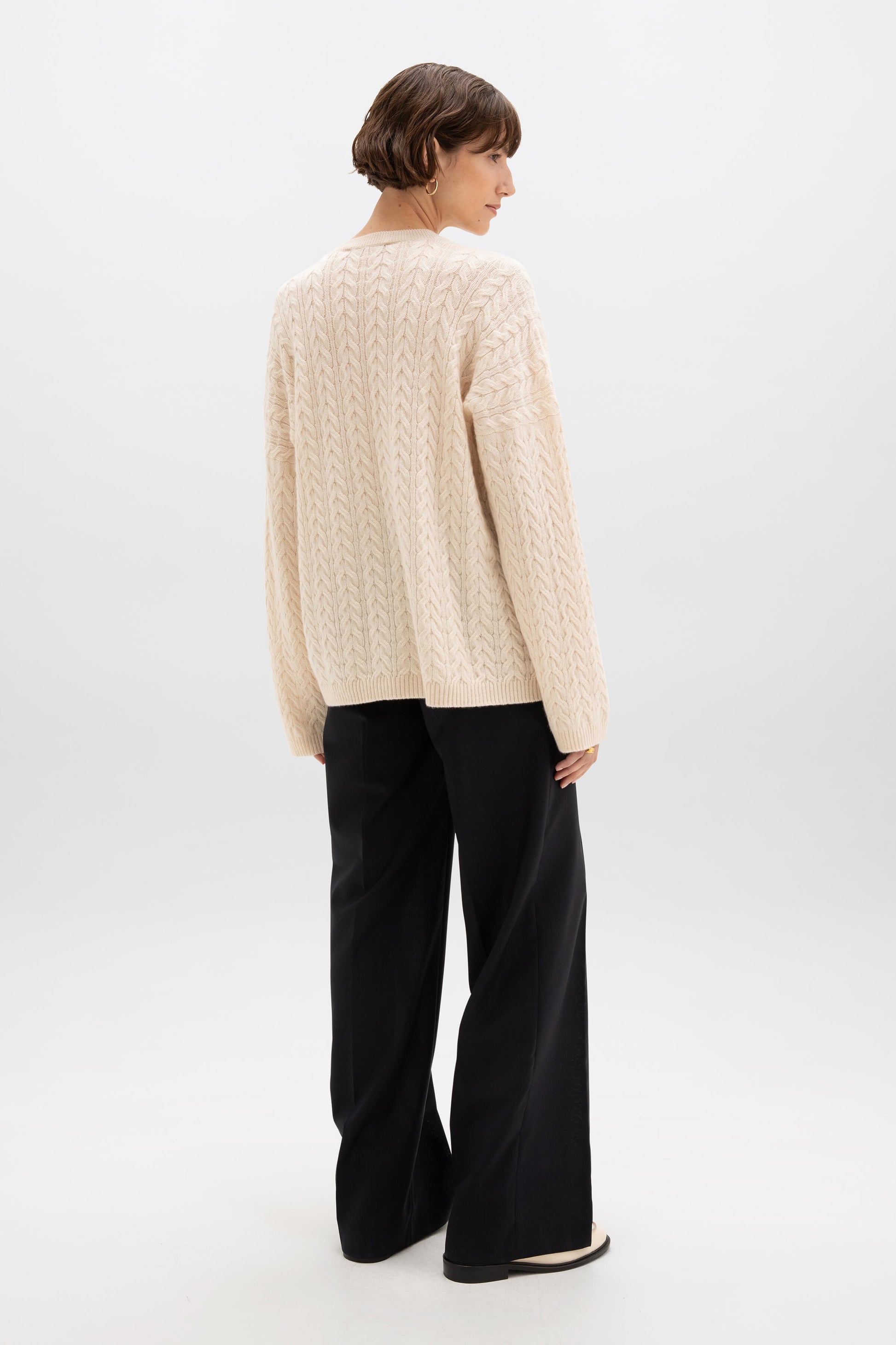 Johnstons of Elgin Gauzy Cable Cashmere Slouch Jumper in Champagne KAA05282SA0079