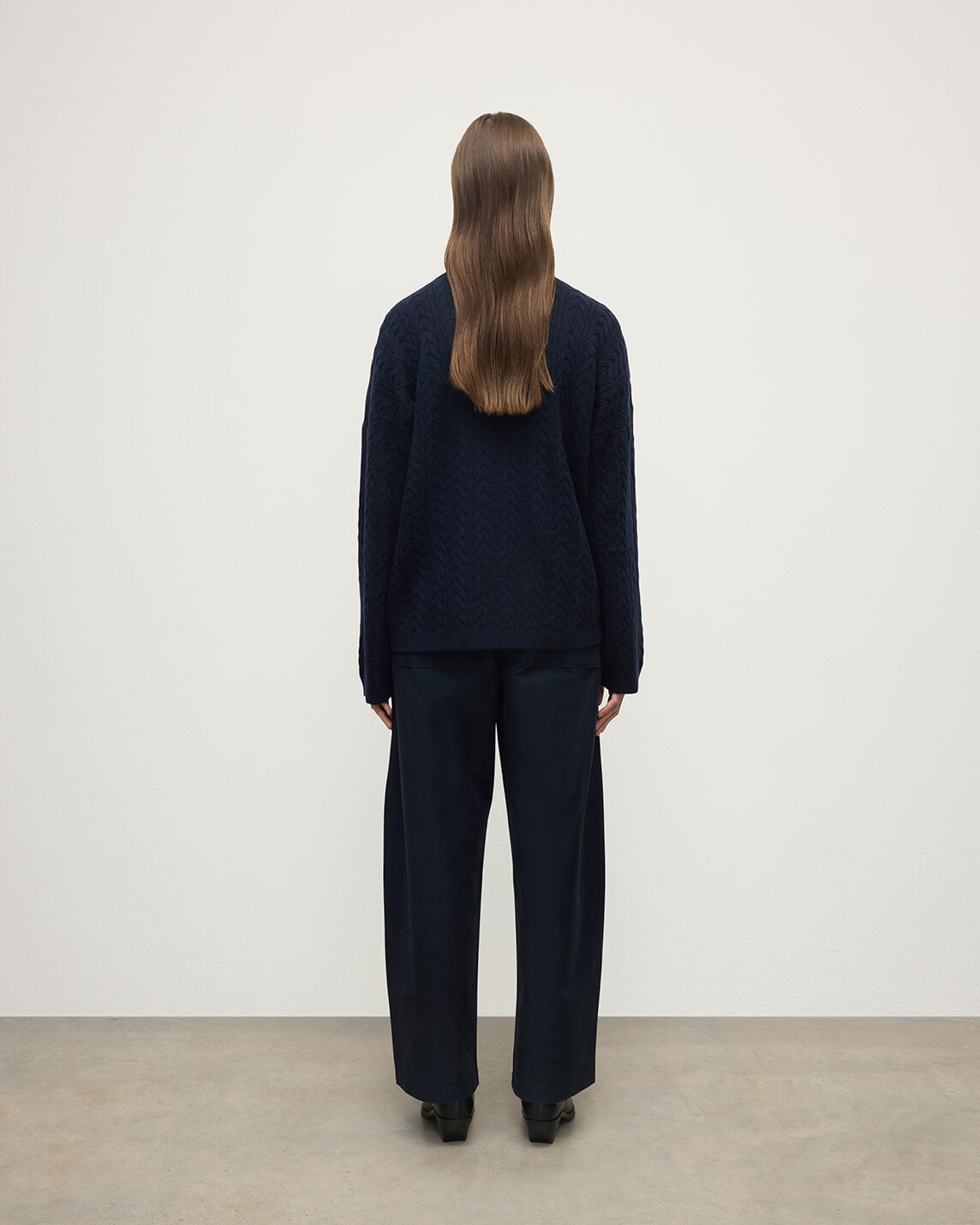 Johnstons of Elgin AW25 Women's Knitwear Dark Navy Gauzy Cable Cashmere Slouch Sweater KAA05282SD7286