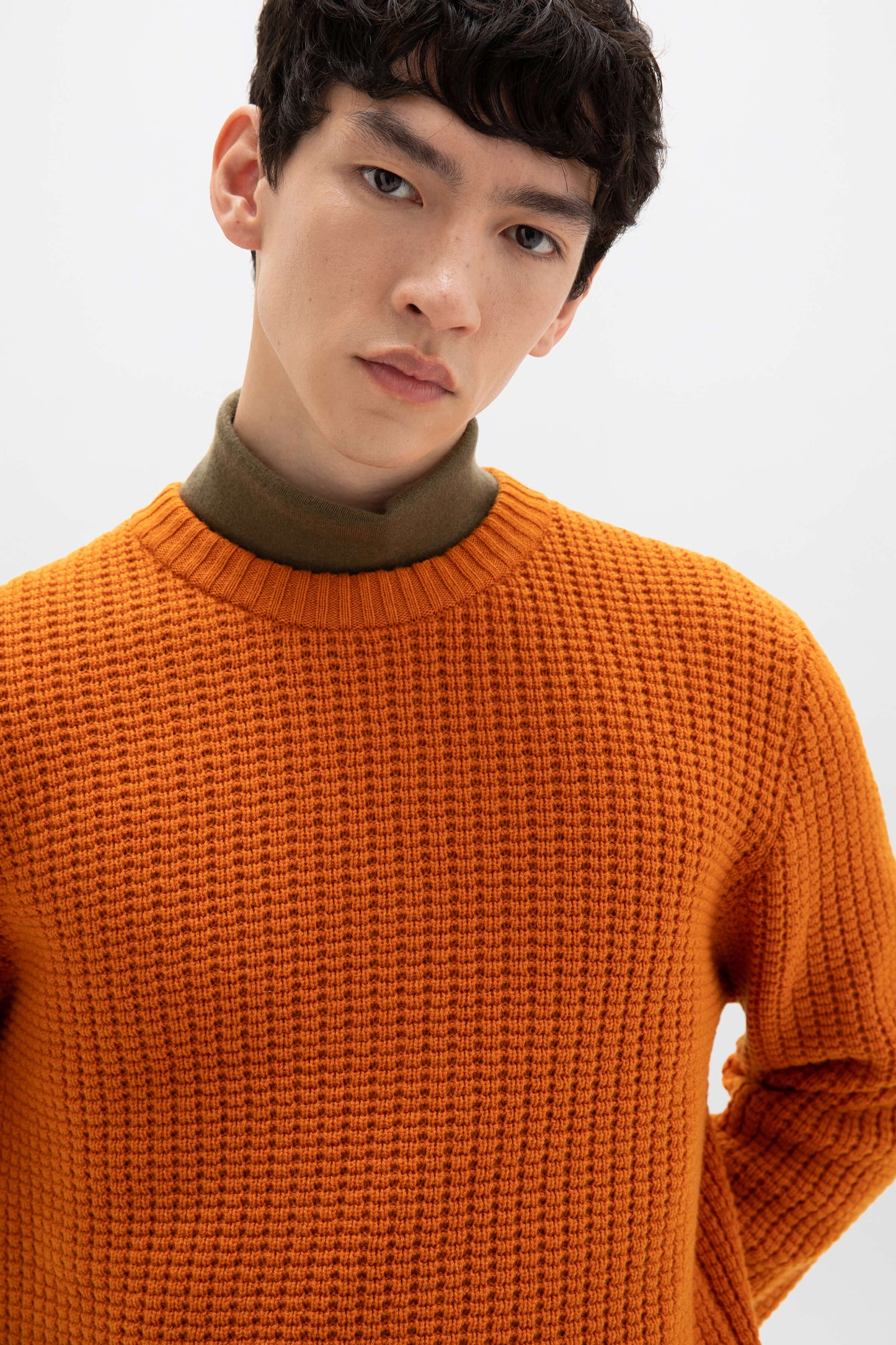 Johnstons of Elgin AW24 Men's Knitwear Burnt Orange Waffle Textured Cashmere Jumper KAA05301SG4199