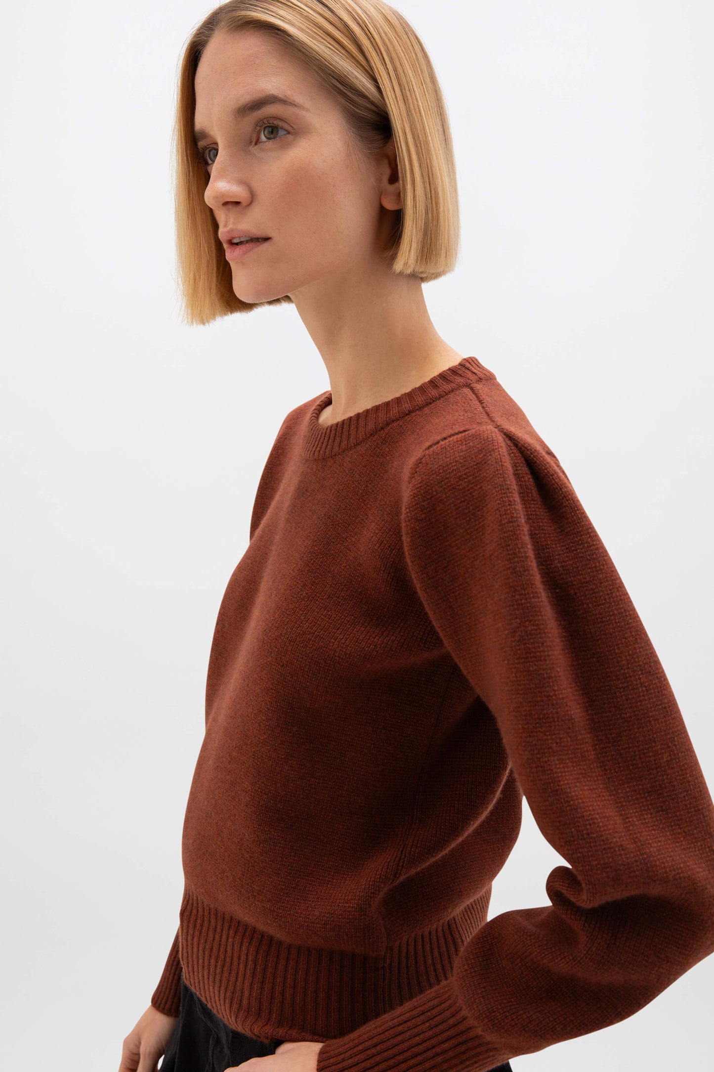 Johnstons of Elgin AW24 Women's Knitwear Russet Puff Sleeve Cashmere Sweater KAA05304HE7051