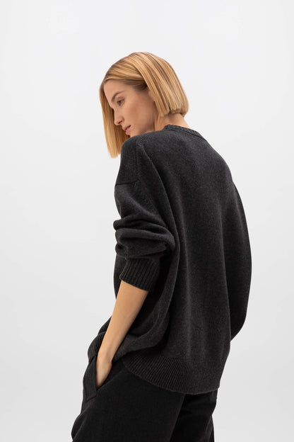 Johnstons of Elgin AW24 Unisex Knitwear Charcoal Unisex Oversized Cashmere Sweater KAA05310HA7165