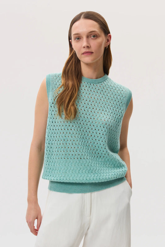 Model wearing Johnstons of Elgin SS25 Women's Knitwear Jade Open Basketweave Cashmere Tank against a white backdrop KAA05429HC4284