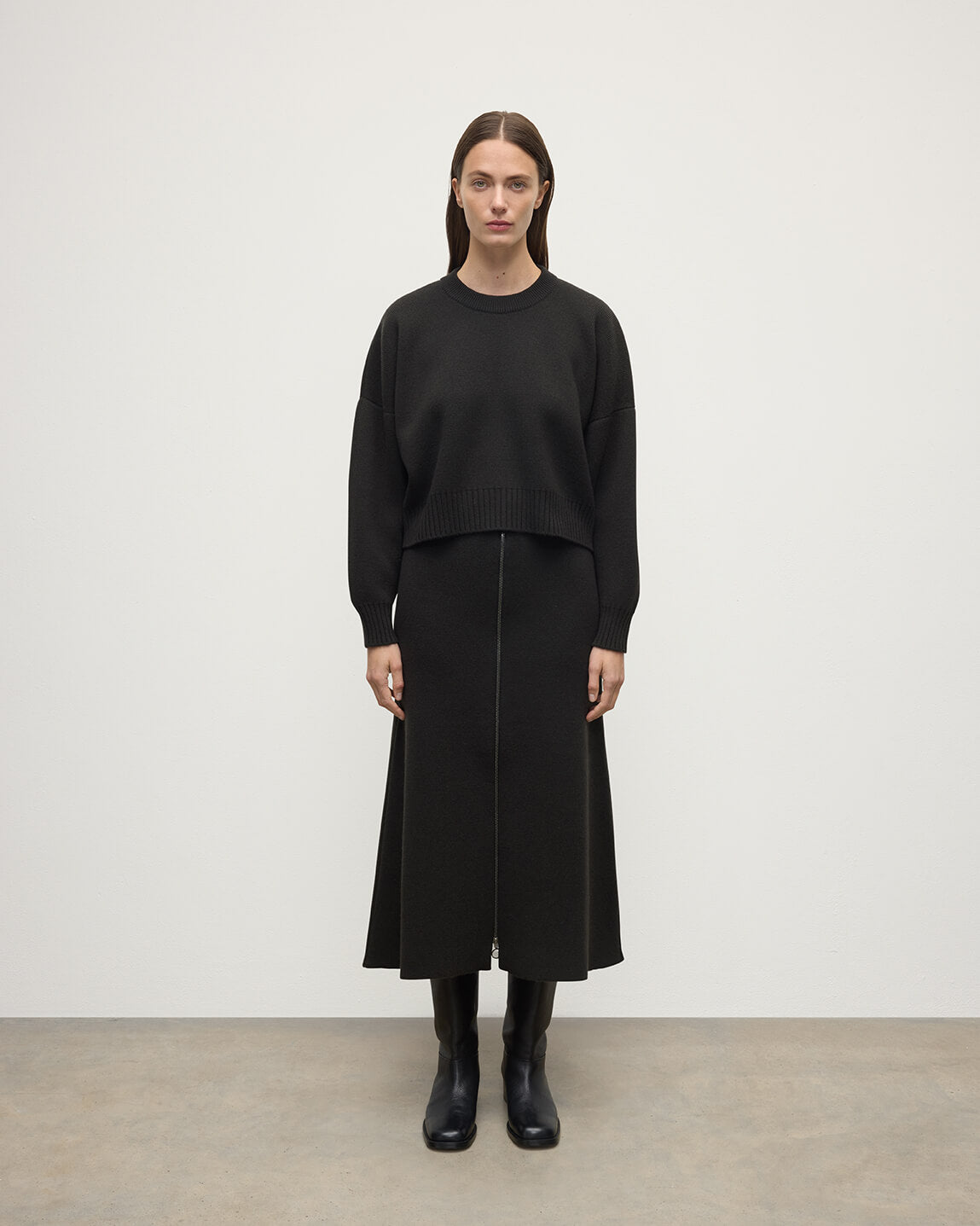 Model wearing Johnstons of Elgin AW25 Women's Knitwear Iron Cropped Milano Grey Cashmere Jumper Front View KAA05488SC7330