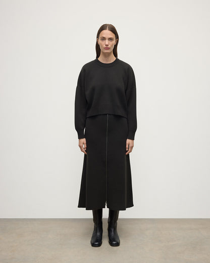 Model wearing Johnstons of Elgin AW25 Women's Knitwear Iron Cropped Milano Grey Cashmere Jumper Front View KAA05488SC7330