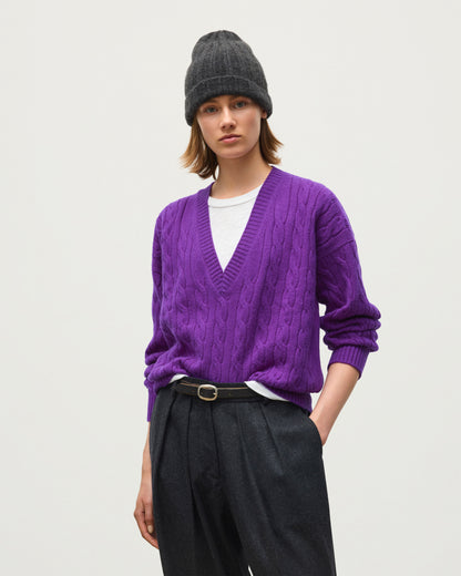JOHNSTONS OF ELGIN KYLESKU DEEP VEE SWEATER CASHMERE CABLE DEEP VEE SWEATER PURPLE 100% CASHMERE KAA05728SD5372