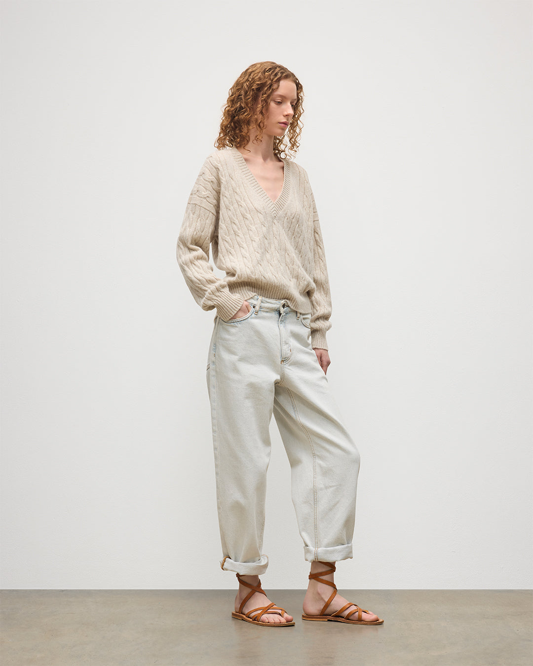 JOHNSTONS OF ELGIN WOMENS KYLESKU DEEP VEE SWEATER CREAM 100% CASHMERE KAA05728HA0396