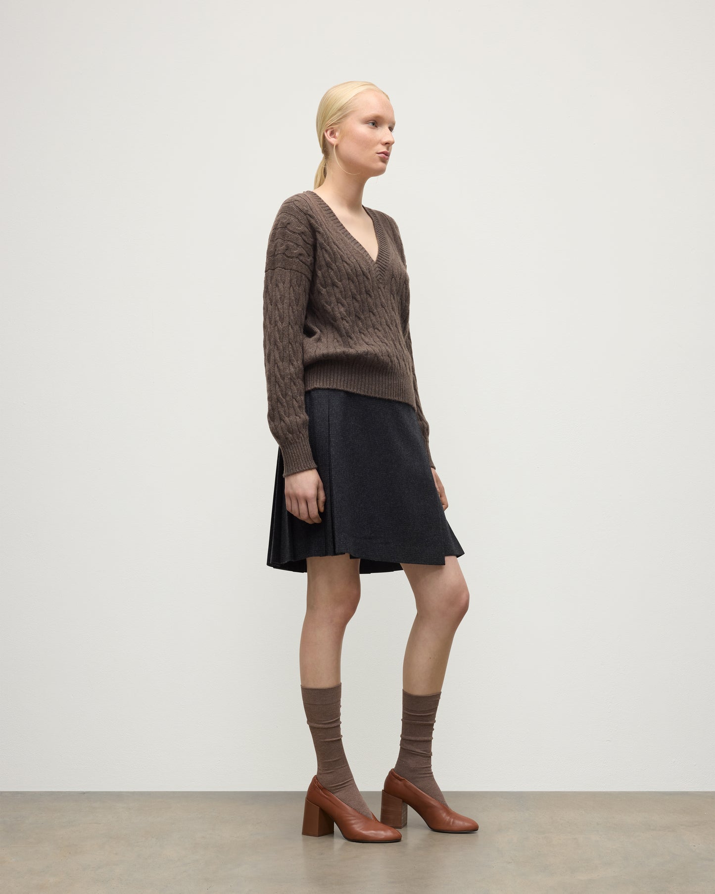 WOMENS KYLESKU DEEP VEE SWEATER BROWN ON A MODEL KAA05728HB7126