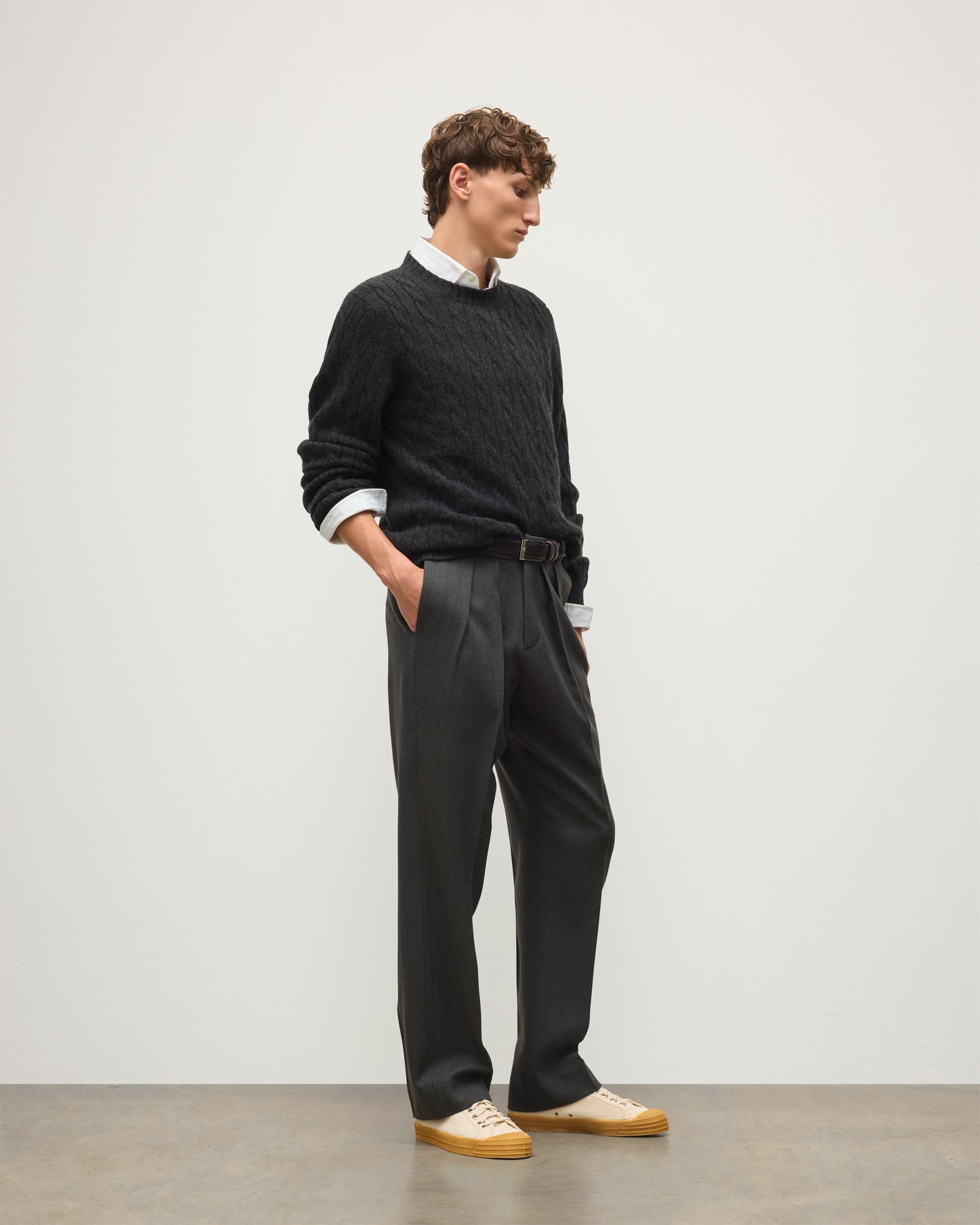 JOHNSTONS OF ELGIN CALDER CREW SWEATER CASHMERE CABLE CREW SWEATER DARK GREY 100% CASHMERE KAA05754HA7241