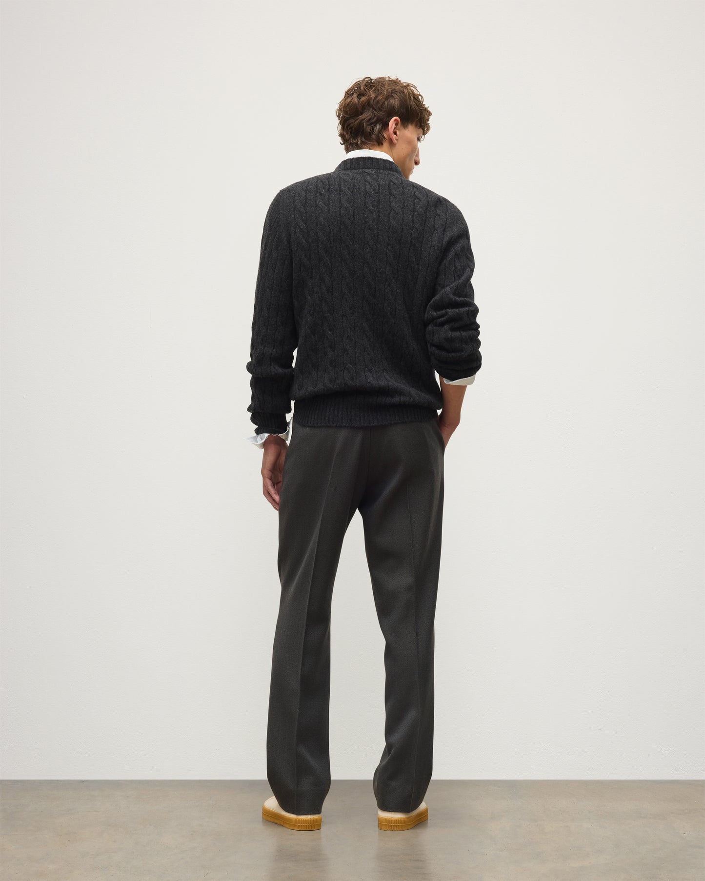 JOHNSTONS OF ELGIN CALDER CREW SWEATER CASHMERE CABLE CREW SWEATER DARK GREY 100% CASHMERE KAA05754HA7241