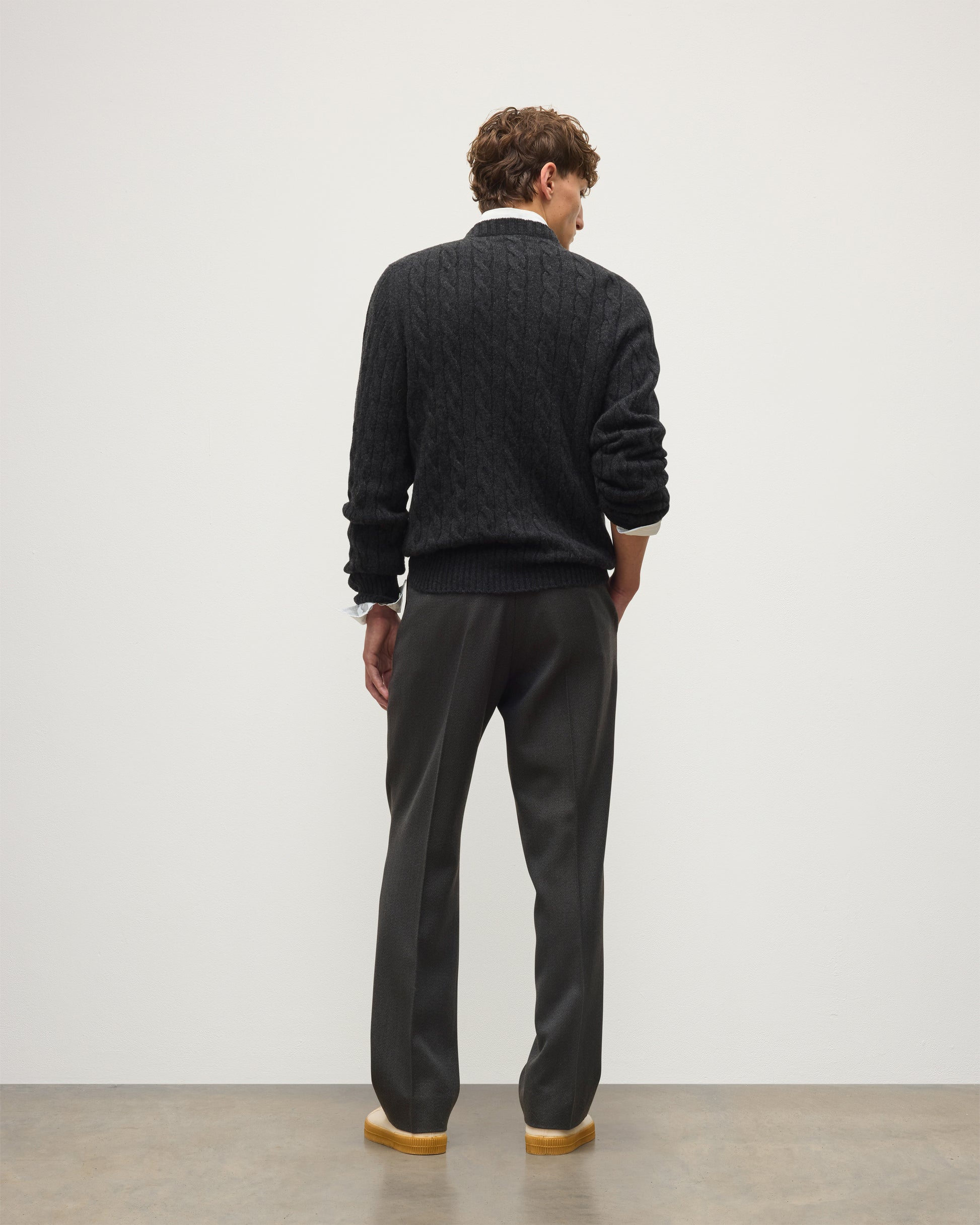 JOHNSTONS OF ELGIN CALDER CREW SWEATER CASHMERE CABLE CREW SWEATER DARK GREY 100% CASHMERE KAA05754HA7241
