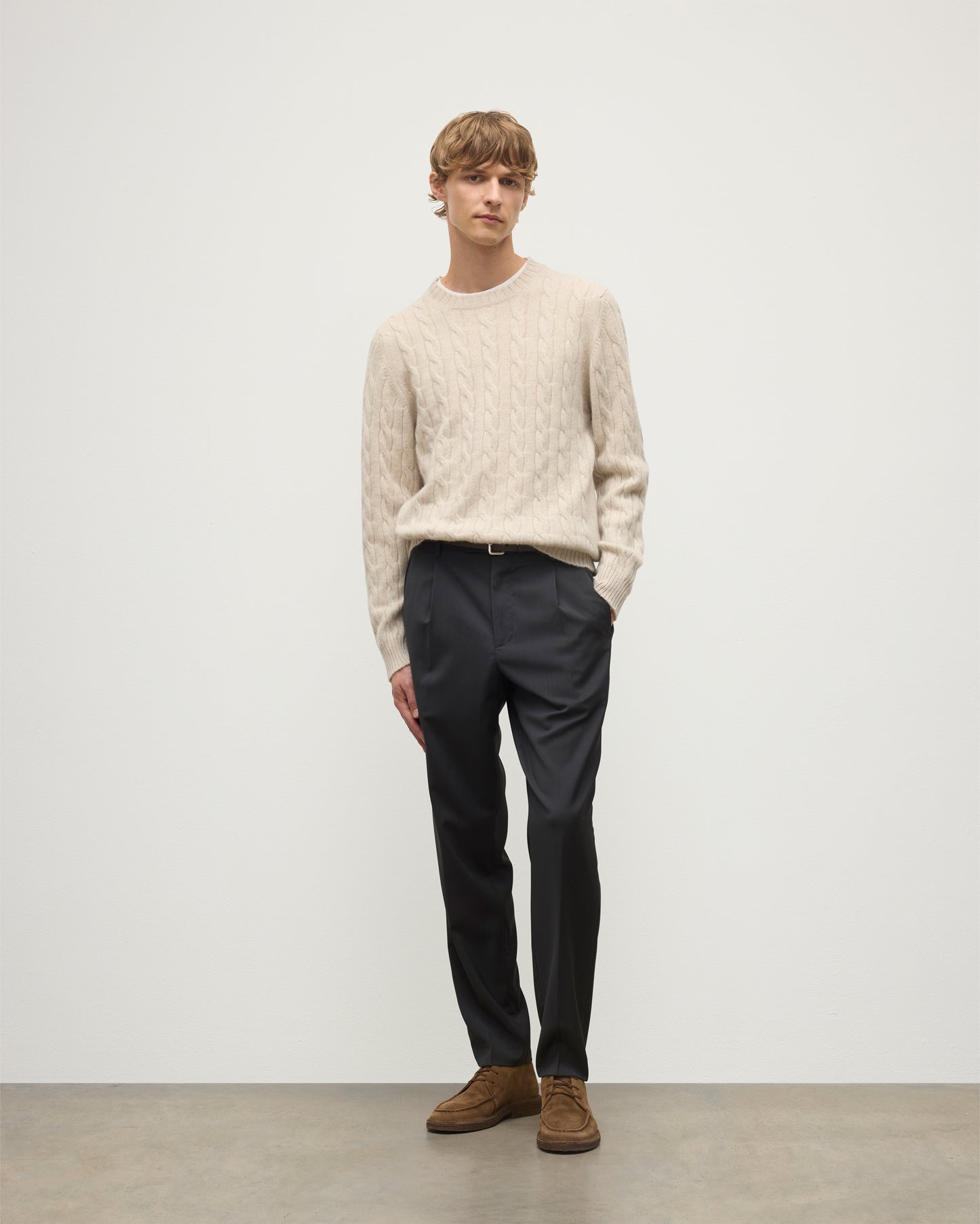 JOHNSTONS OF ELGIN MENS CALDER CREW SWEATER CREAM 100% CASHMERE WORN BY A MODEL, OVER A WHITE T-SHIRT & NAVY TROUSERS KAA05754HA0396