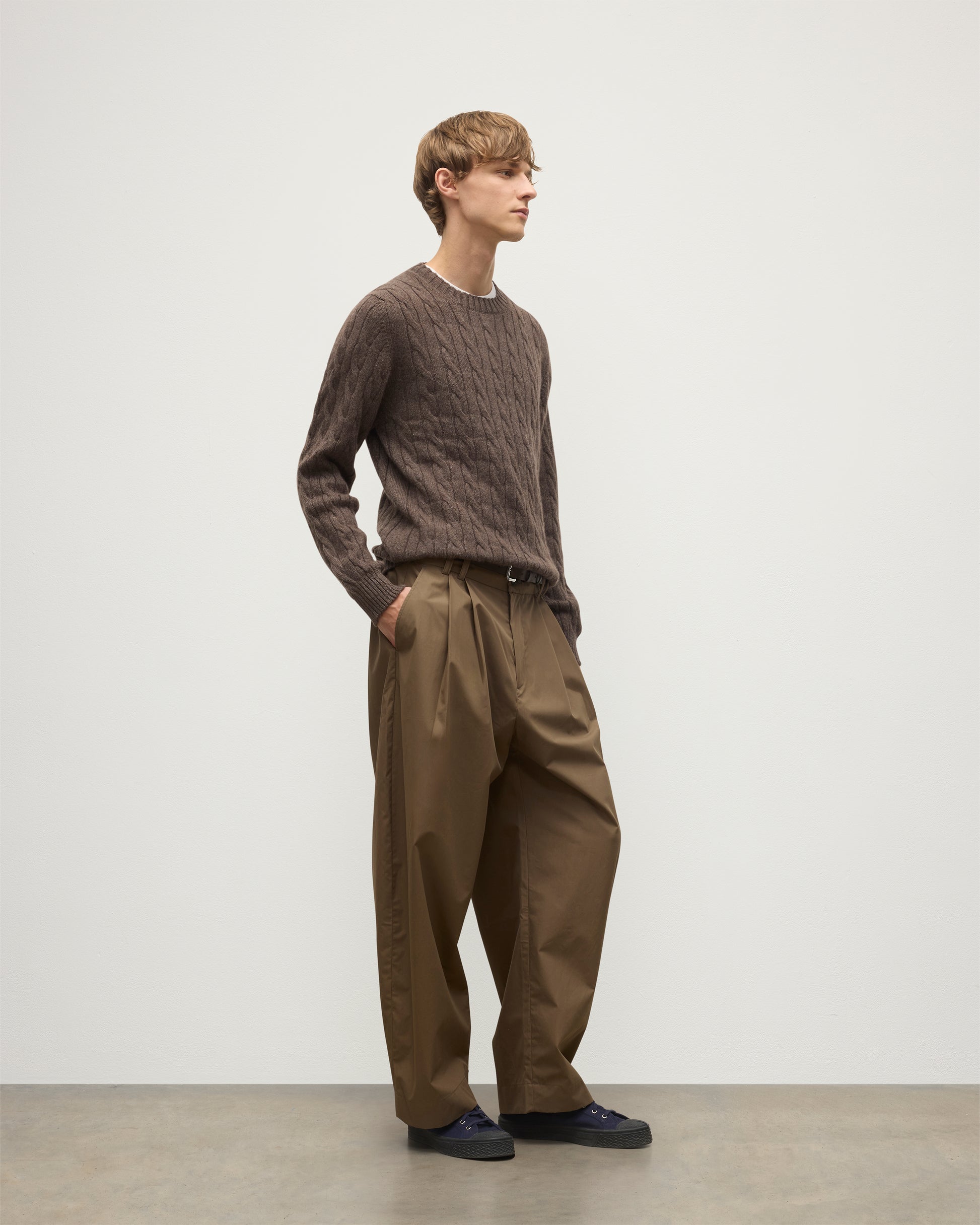 JOHNSTONS OF ELGIN MENS CALDER CREW SWEATER BROWN 100% CASHMERE WORN OVER A WHITE T-SHIRT WITH OLIVE GREEN TROUSERS KAA05754HB7126