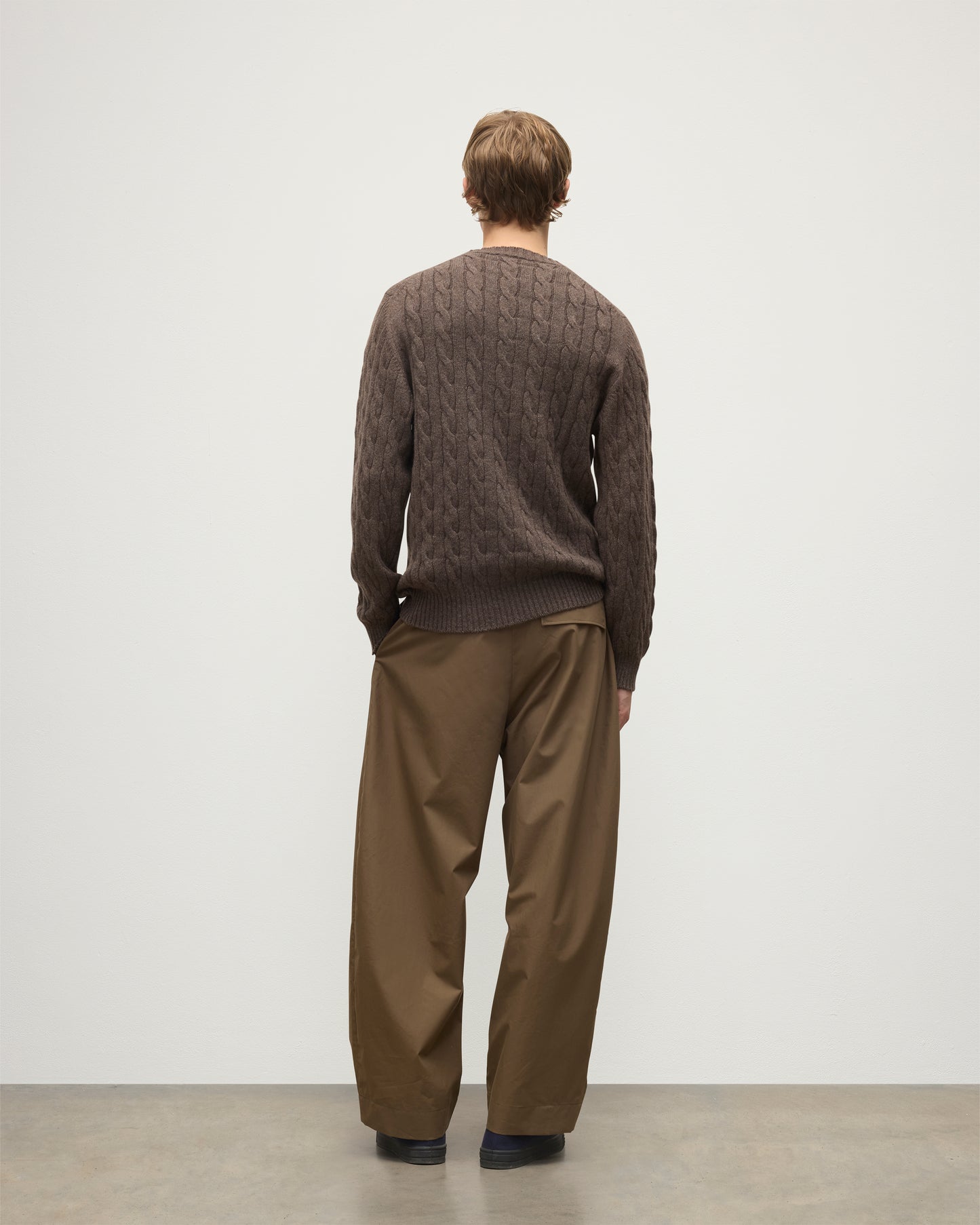 Johnstons of Elgin men's 100% cashmere cable sweater in natural KAA05754HB7162