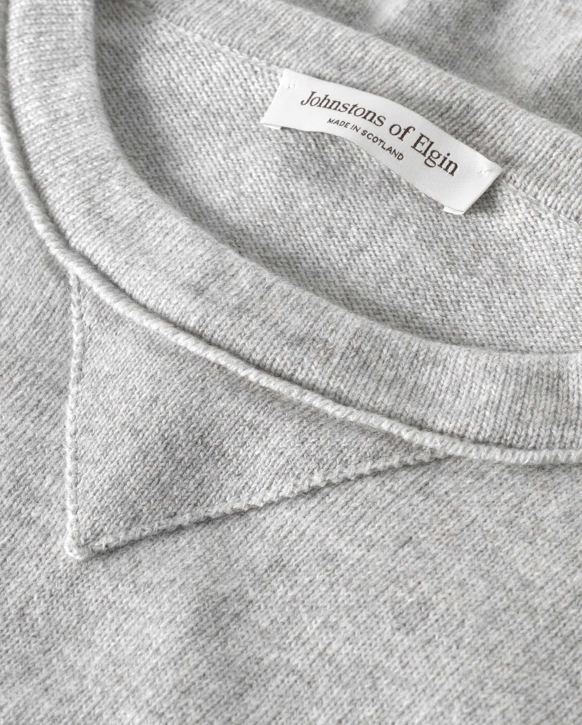 JOHNSTON OF ELGIN WOMENS STELLA SWEATSHIRT GREY 100% CASHMERE WITH NAVY BEANIE KAA05770HA0399