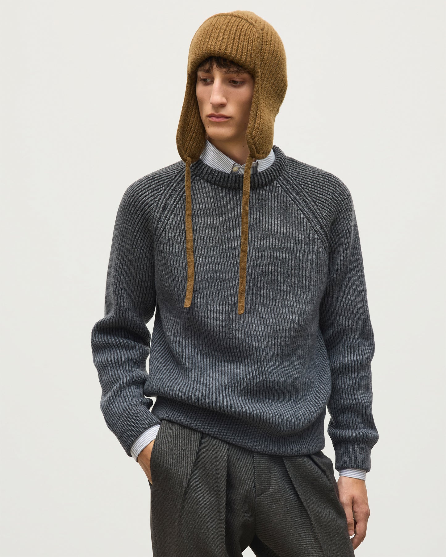 JOHNSTONS OF ELGIN PIONEER CREW SWEATER CASHMERE RIBBED OMBRE CREW NECK SWEATER - 6 PLY GREY 100% CASHMERE WITH DEWAR CASHMERE DEER STALKER HAT KAA05954Q26322