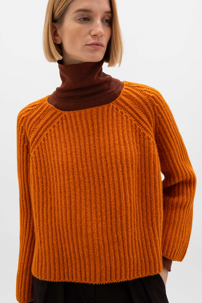 Johnstons of Elgin AW24 Women's Knitwear Burnt Orange Ribbed Cashmere Cropped Sweater KAB05272SG4199