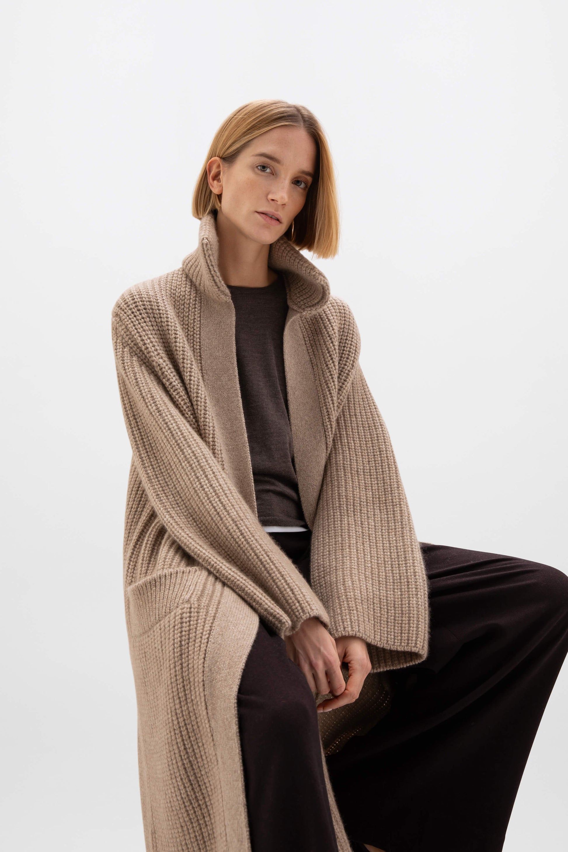 Johnstons of Elgin AW24 Women's Knitwear Ash Long Ribbed Cashmere Cardigan KAB05283Q24681