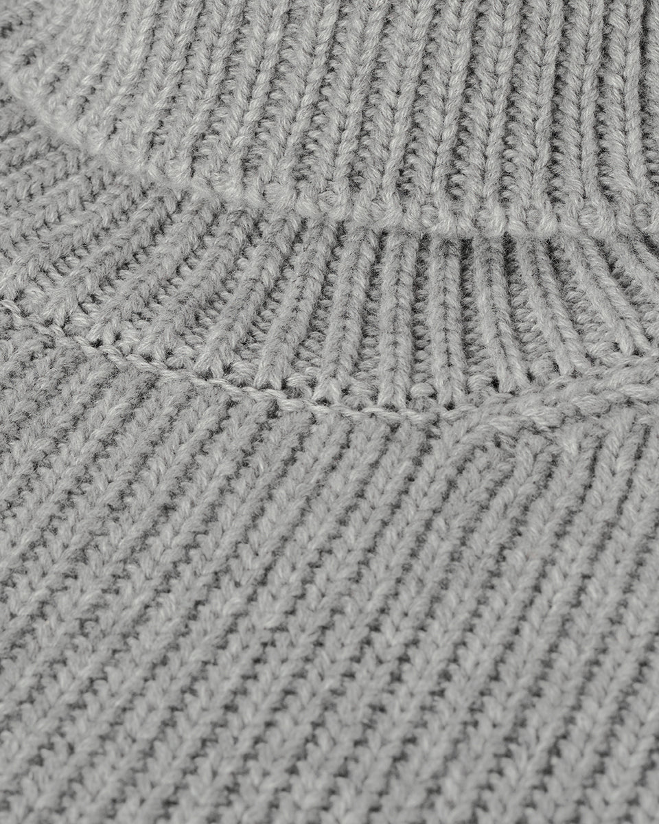 Johnstons of Elgin AW25 Women's Knitwear Light Grey Roll-Collar Grey Cashmere Jumper close up KAB05492HA0308