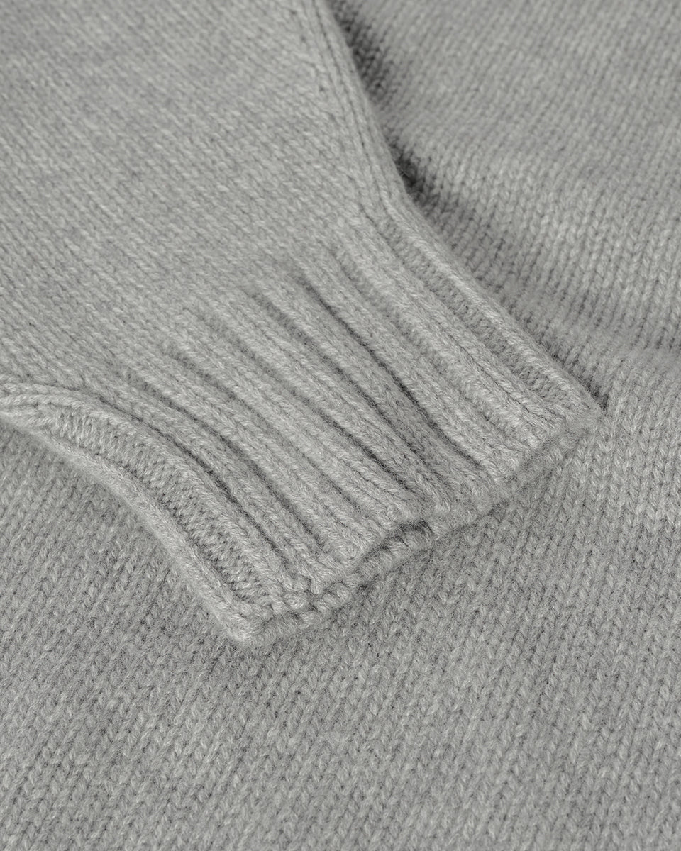 Johnstons of Elgin AW25 Women's Knitwear Light Grey Relaxed Grey Cashmere Jumper close up KAB05562HA0308