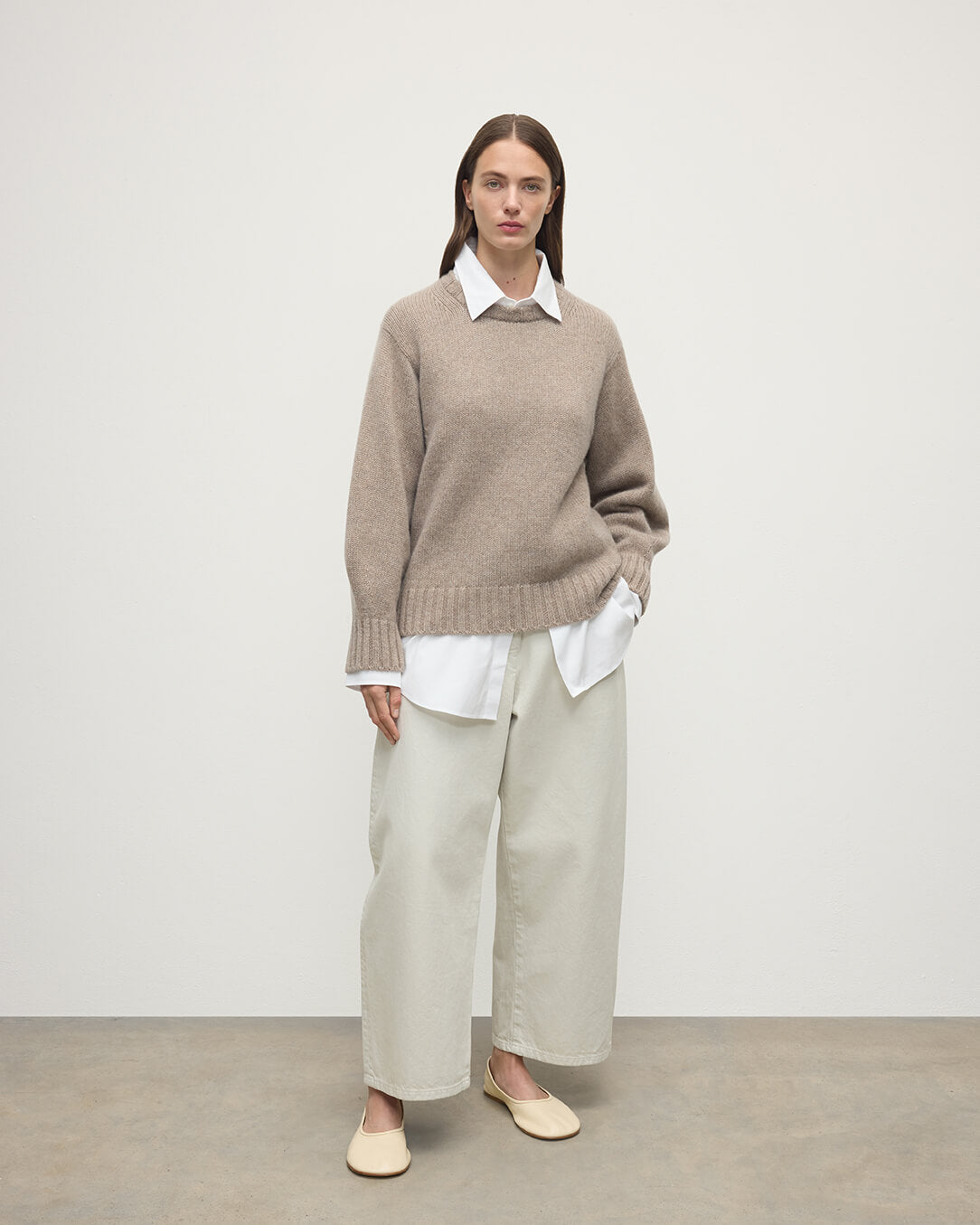 Model wears Johnstons of Elgin AW25 Women's Knitwear Ash Relaxed Brown Cashmere Jumper Front View KAB05562HB4334