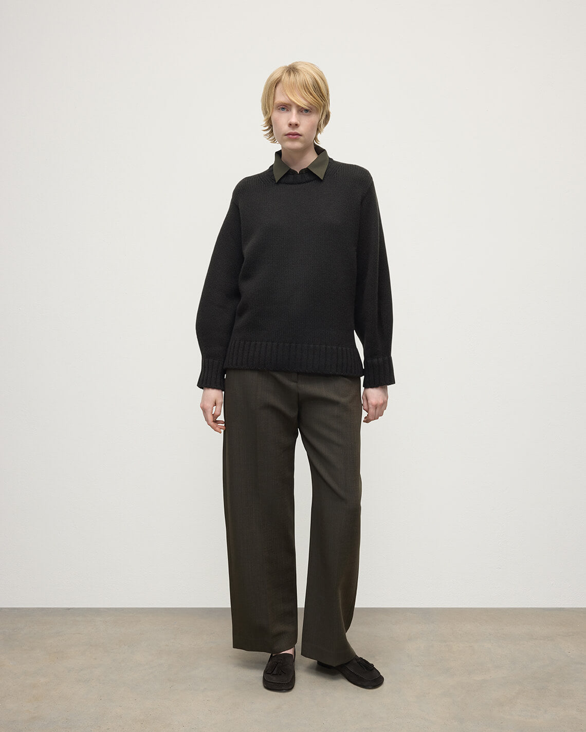 Model wears Johnstons of Elgin AW25 Women's Knitwear Iron Relaxed Grey Cashmere Jumper Front View KAB05562SC7330