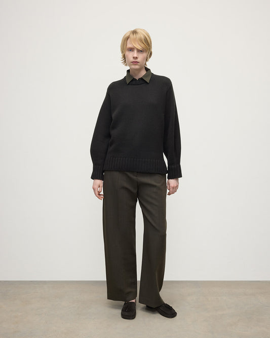 Model wears Johnstons of Elgin AW25 Women's Knitwear Iron Relaxed Grey Cashmere Jumper Front View KAB05562SC7330