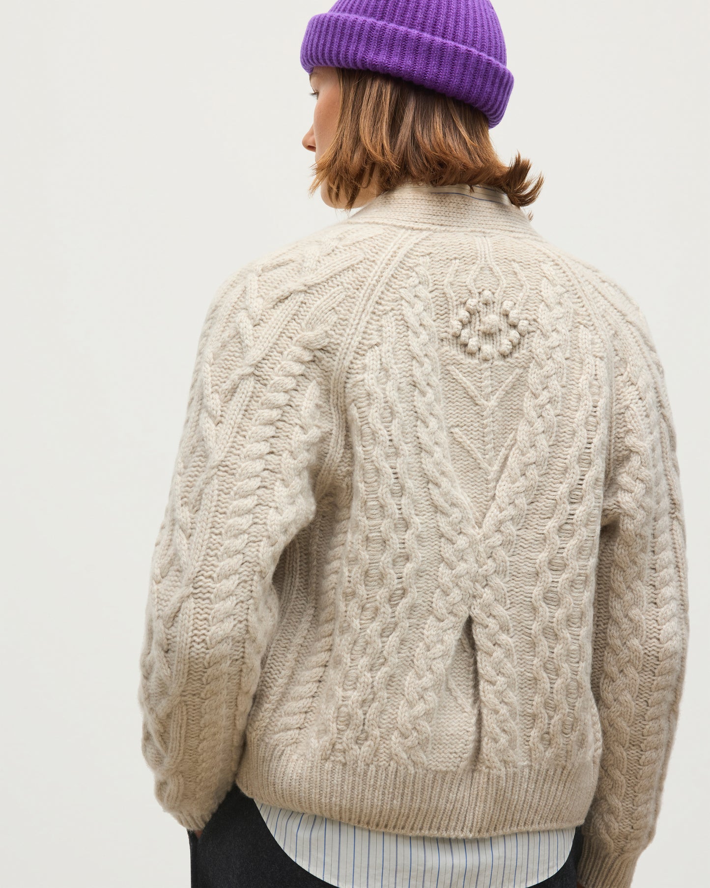 JOHNSTONS OF ELGIN MABEL VEE CARDIGAN CASHMERE ARAN CABLE VEE NECK CARDIGAN DETAIL ON BACK CREAM 100% CASHMERE KAB05982HA0396