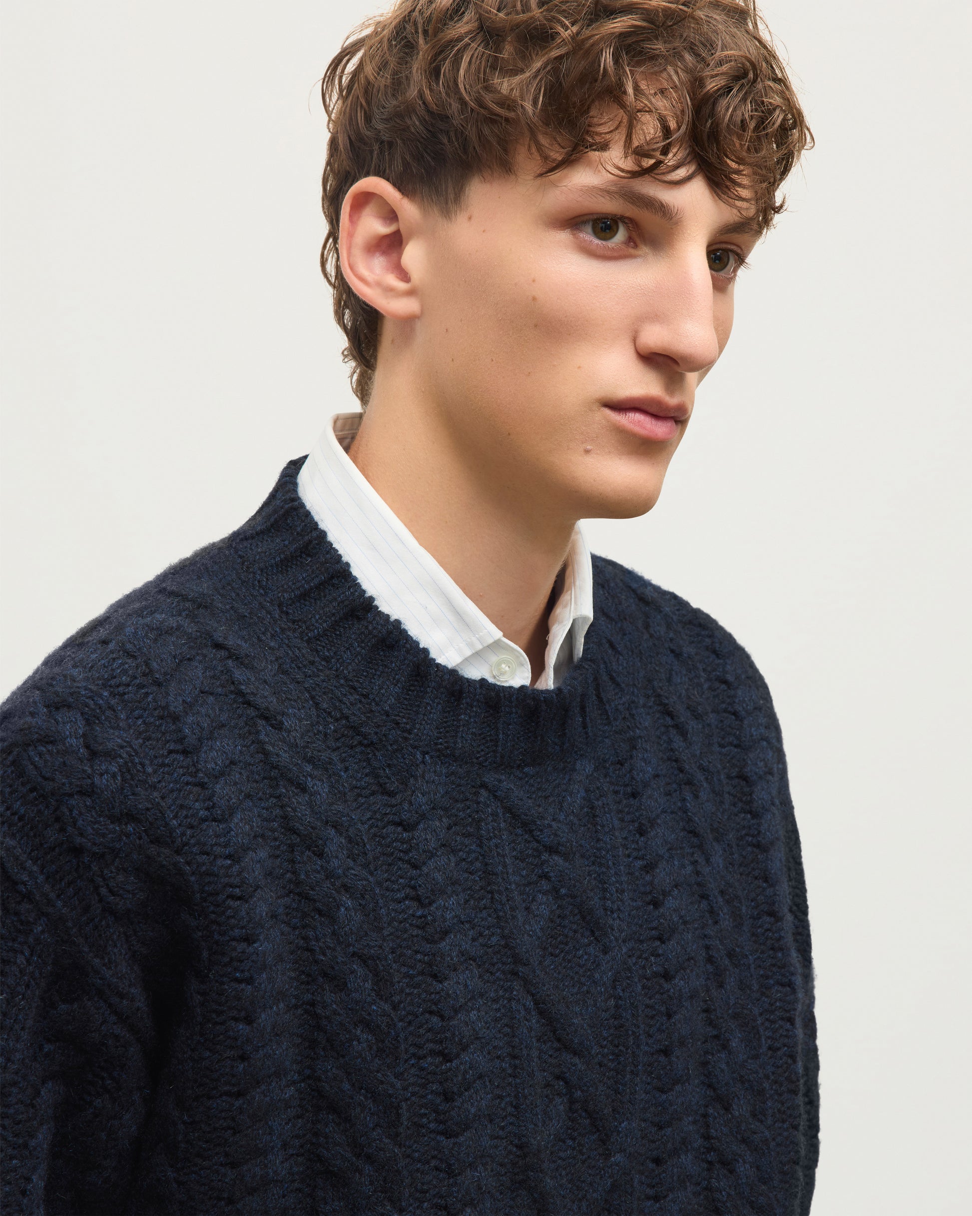 JOHNSTONS OF ELGIN MACDONALD CABLE CREW CASHMERE ARAN CABLE CREW SWEATER DARK BLUE 100% CASHMERE KAB06009HD7347
