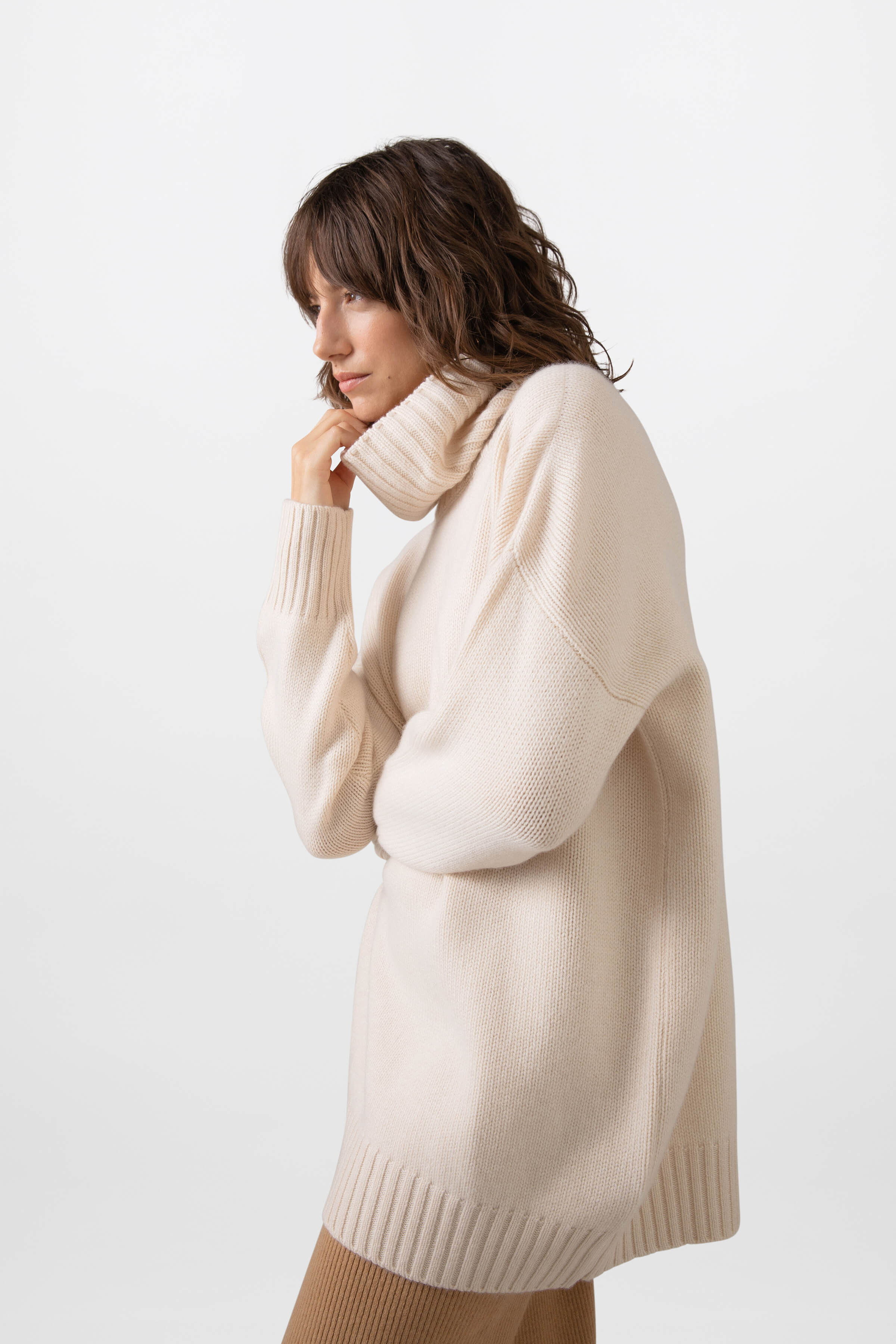 Cream cashmere roll neck jumper hotsell