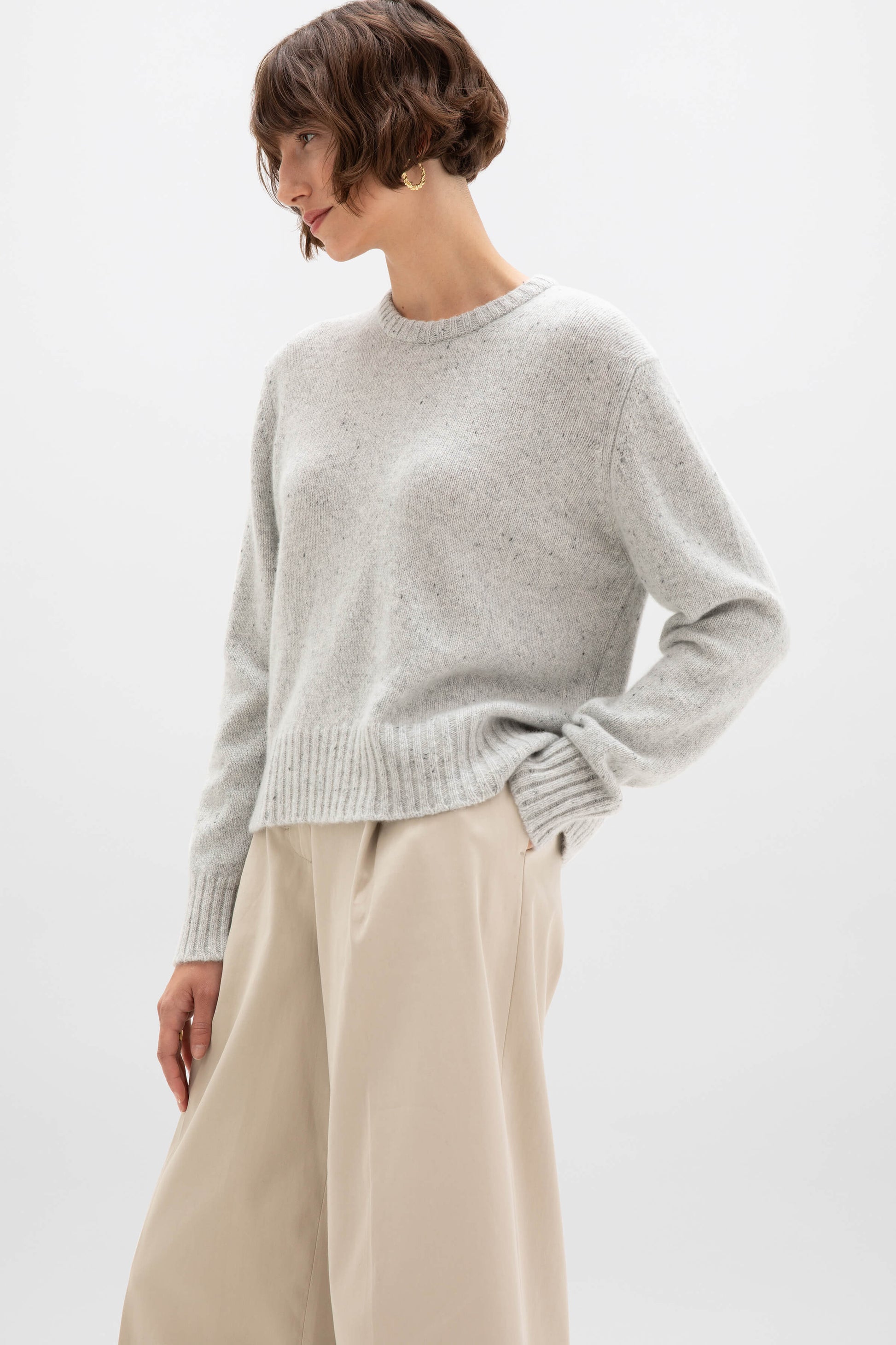 Johnstons of Elgin AW24 Women's Knitwear Pale Grey Cropped Donegal Cashmere Sweater KAC05289004384