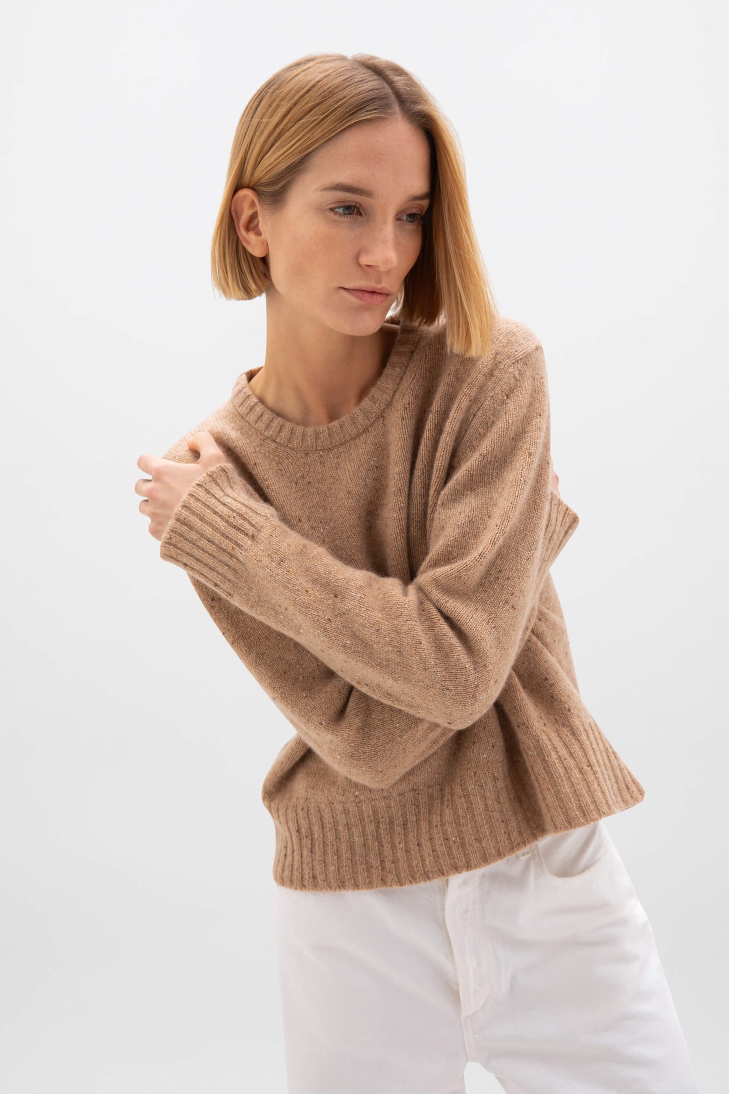 Johnstons of Elgin AW24 Women's Knitwear Camel Cropped Donegal Cashmere Sweater KAC05289004875