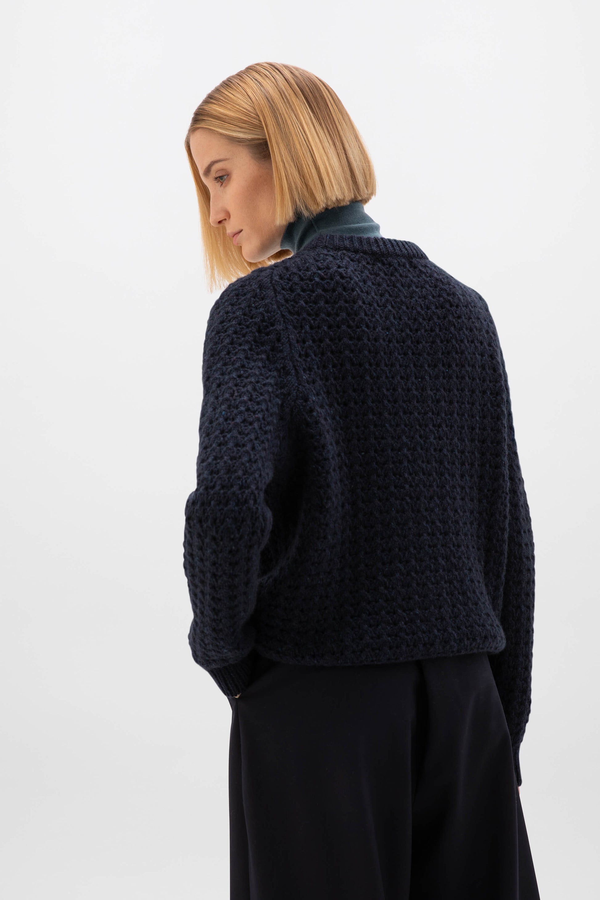 Johnstons of Elgin AW24 Women's Knitwear Dark Navy Donegal Cashmere Crochet Sweater KAC05290004880