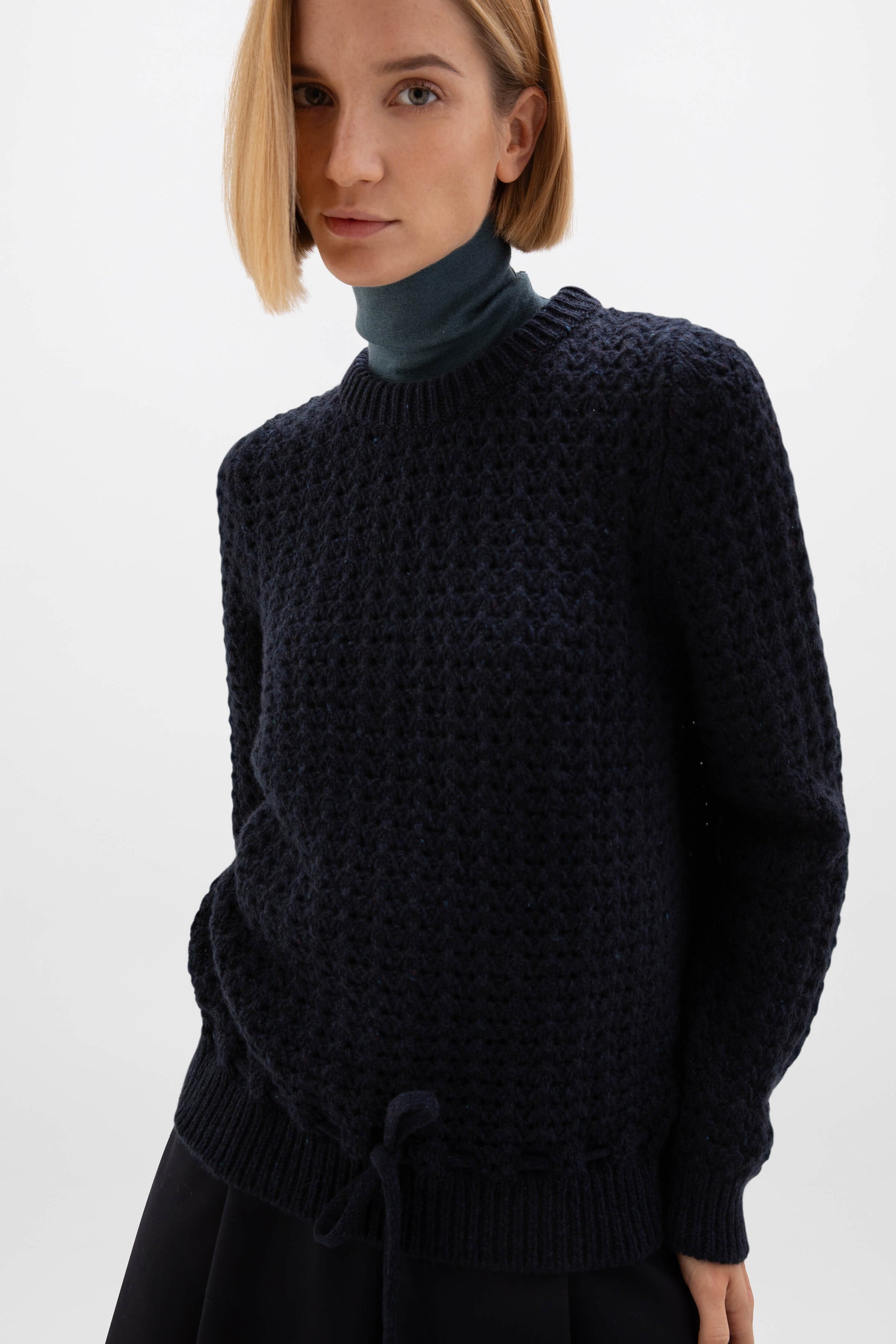 Johnstons of Elgin AW24 Women's Knitwear Dark Navy Donegal Cashmere Crochet Sweater KAC05290004880