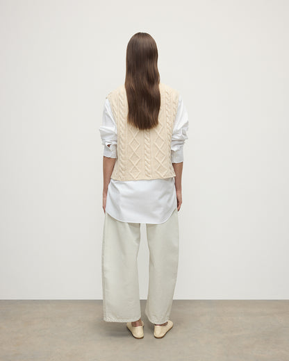 Model wears Johnstons of Elgin AW25 Women's Knitwear Champagne Aran Cable Cream Cashmere Tank back View KAC05321SA0502