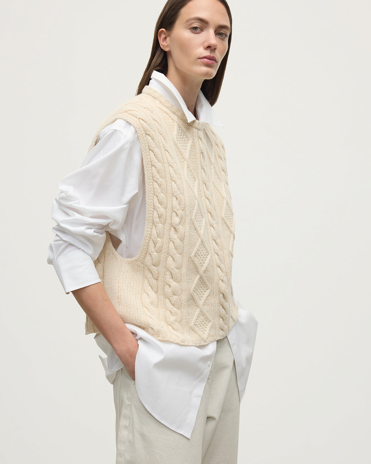 Oversized Aran Cable Cashmere Tank | Johnstons of Elgin