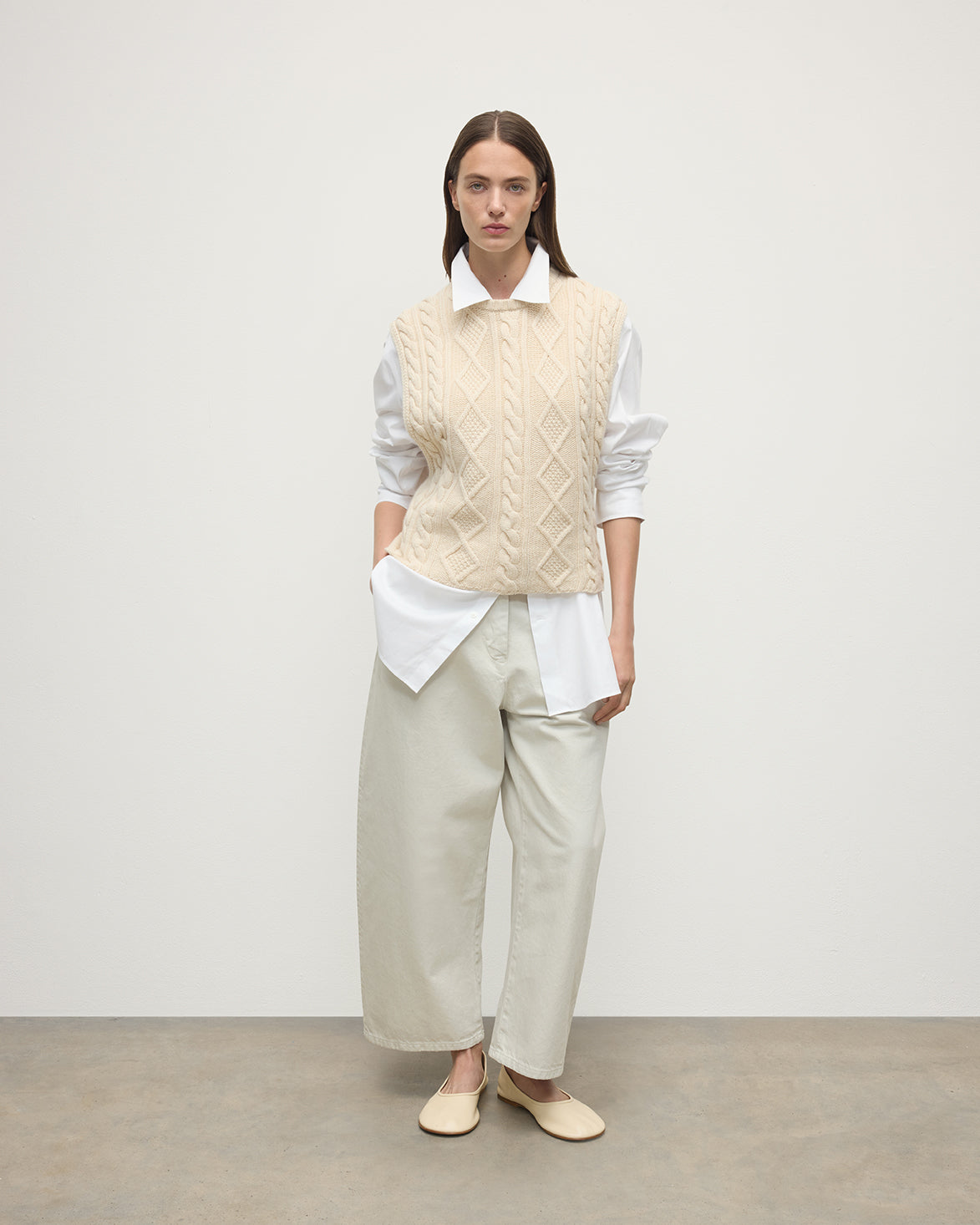 Model wears Johnstons of Elgin AW25 Women's Knitwear Champagne Aran Cable Cream Cashmere Tank Front View KAC05321SA0502