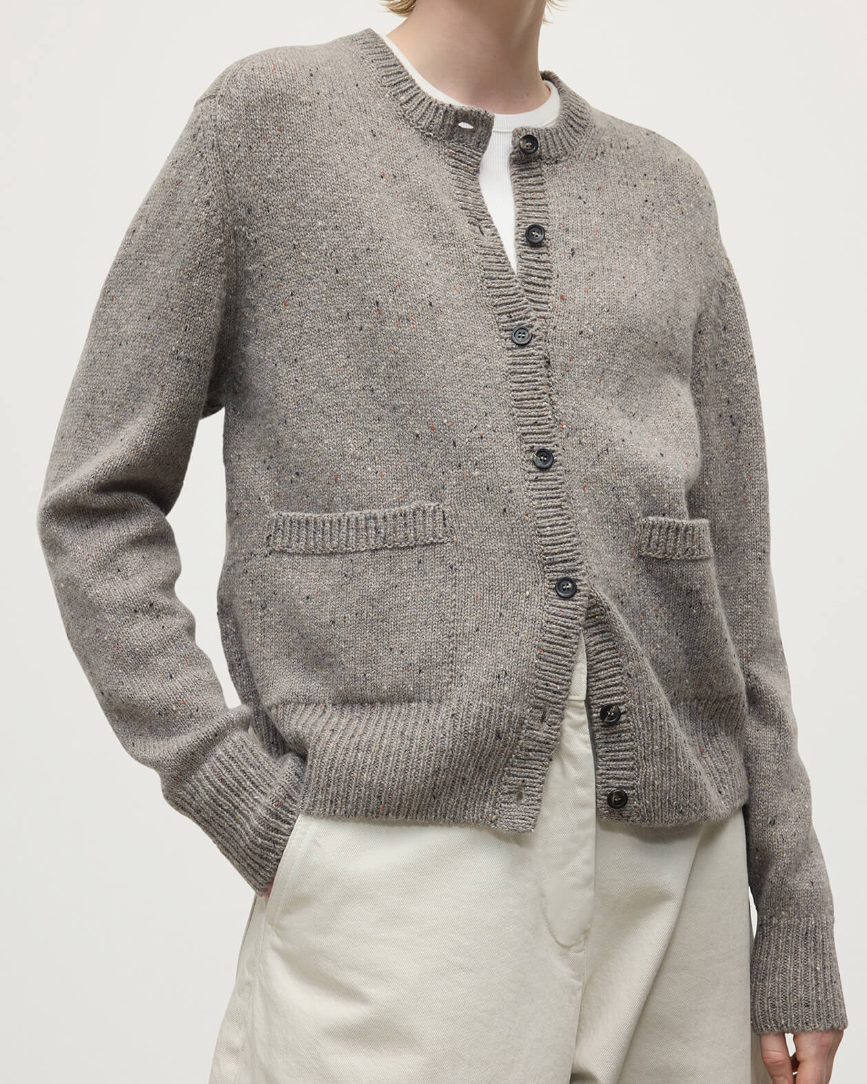 Model wears Johnstons of Elgin AW25 Women's Knitwear Peregrine Donegal Donegal Cashmere Grey Cardigan details KAC05494006335