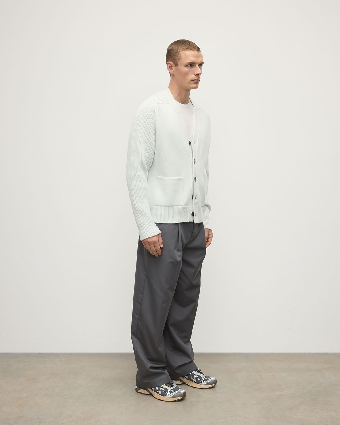 Johnstons of Elgin AW25 Men's Knitwear Zinc White Ribbed Cashmere White Cardigan KAC05601HA0371