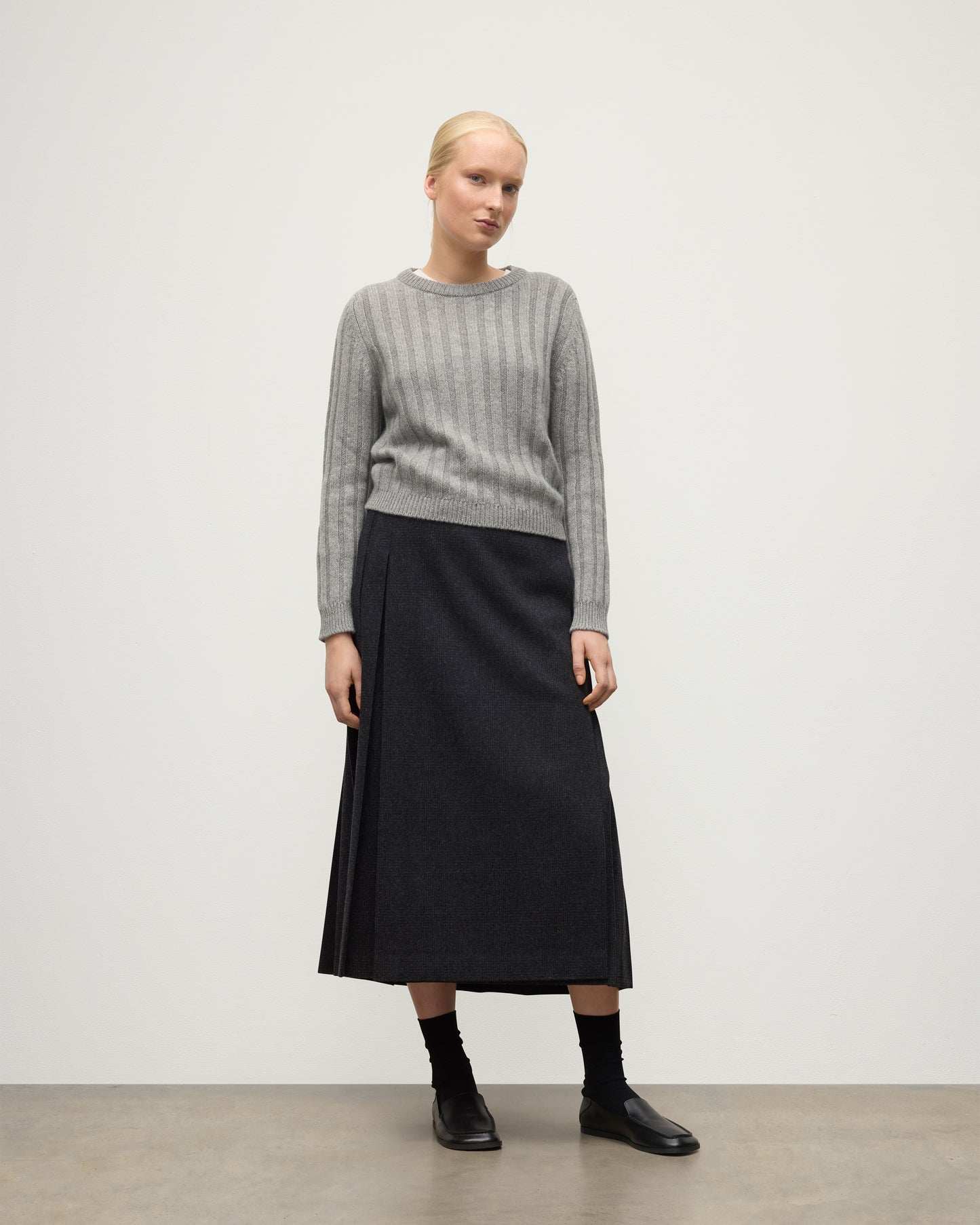 JOHNSTONS OF ELGIN WOMENS LECHT CREW SWEATER GREY 100% CASHMERE ON A MODEL WORN WITH A LONG LE KILT CHARCOAL KILT KAC05706HA0400