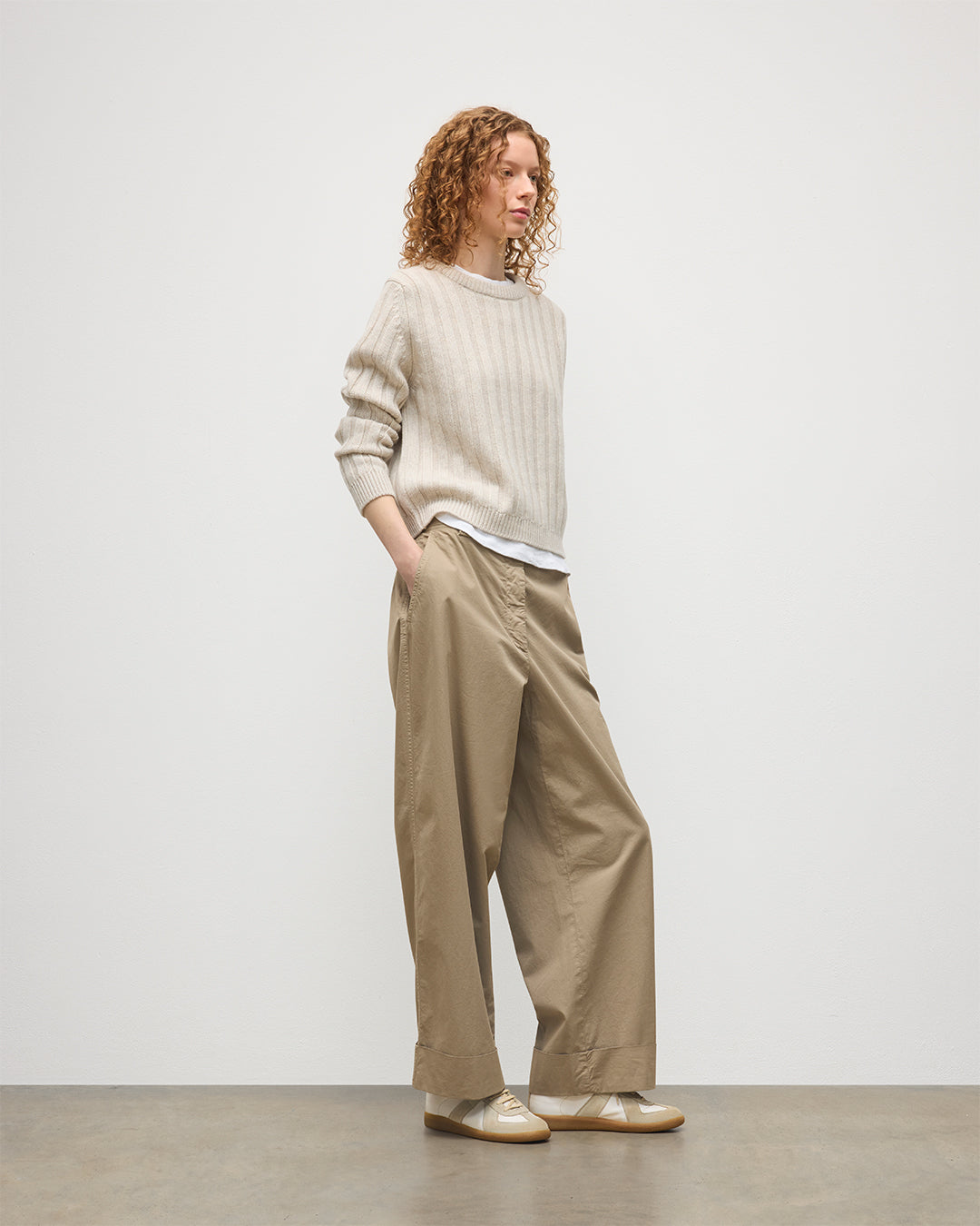 JOHNSTONS OF ELGIN WOMENS LECHT CREW SWEATER NATURAL 100% CASHMERE KAC05706HA0402