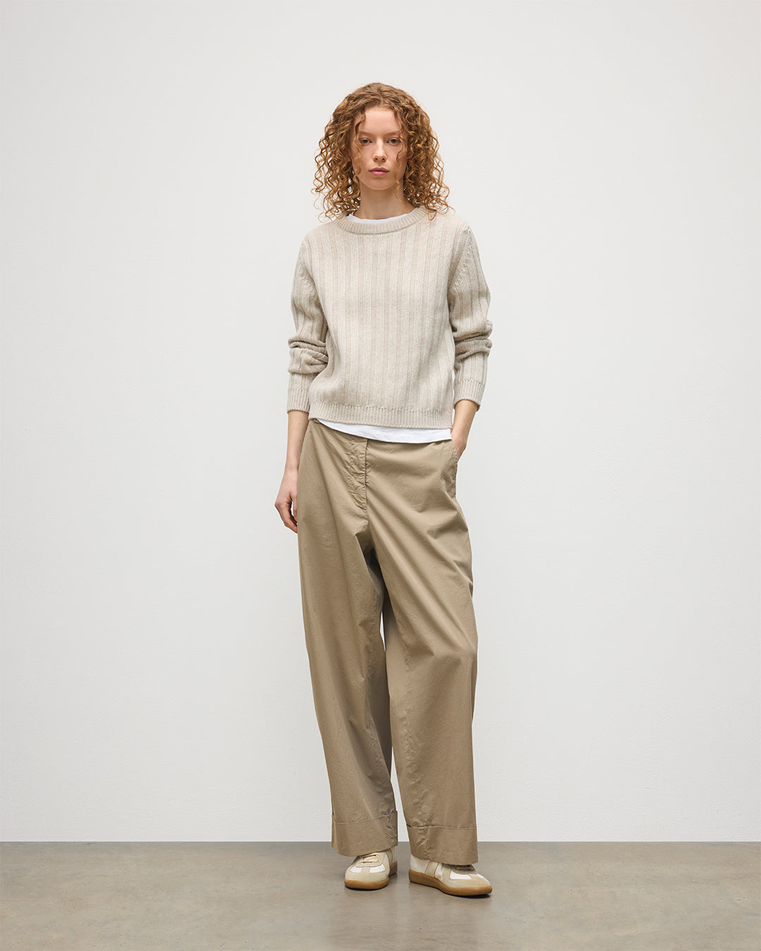 JOHNSTONS OF ELGIN WOMENS LECHT CREW SWEATER NATURAL 100% CASHMERE KAC05706HA0402