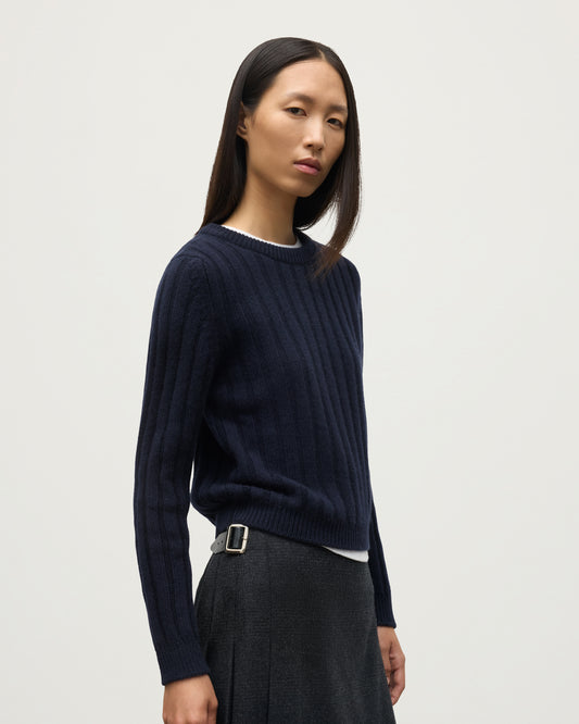 MODEL WEARING JOHNSTONS OF ELGIN WOMENS LECHT CREW SWEATER NAVY 100% CASHMERE KAC05706SD7666