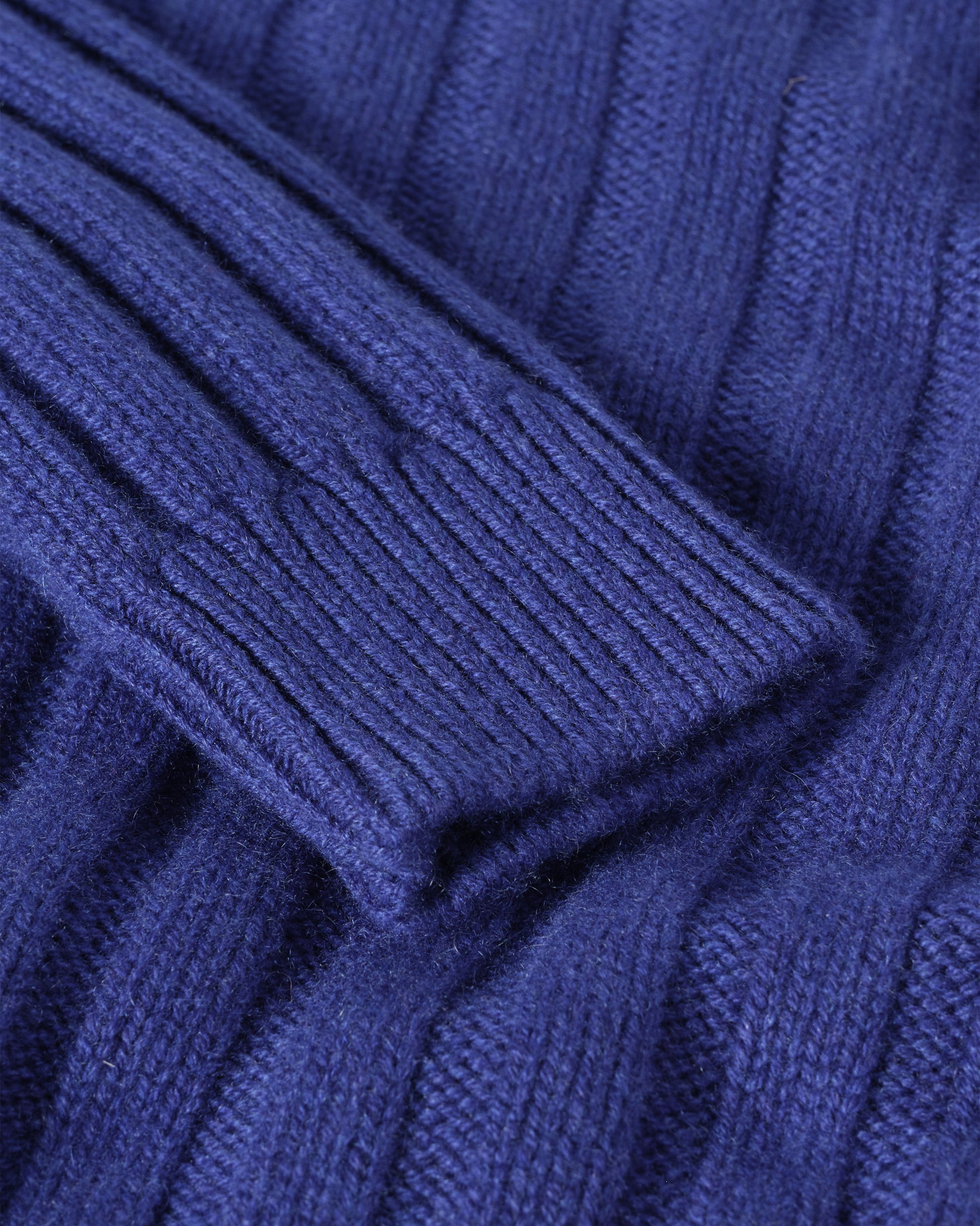 JOHNSTONS OF ELGIN MENS PEEL CREW SWEATER BLUE 100% CASHMERE KAC05751SD5326