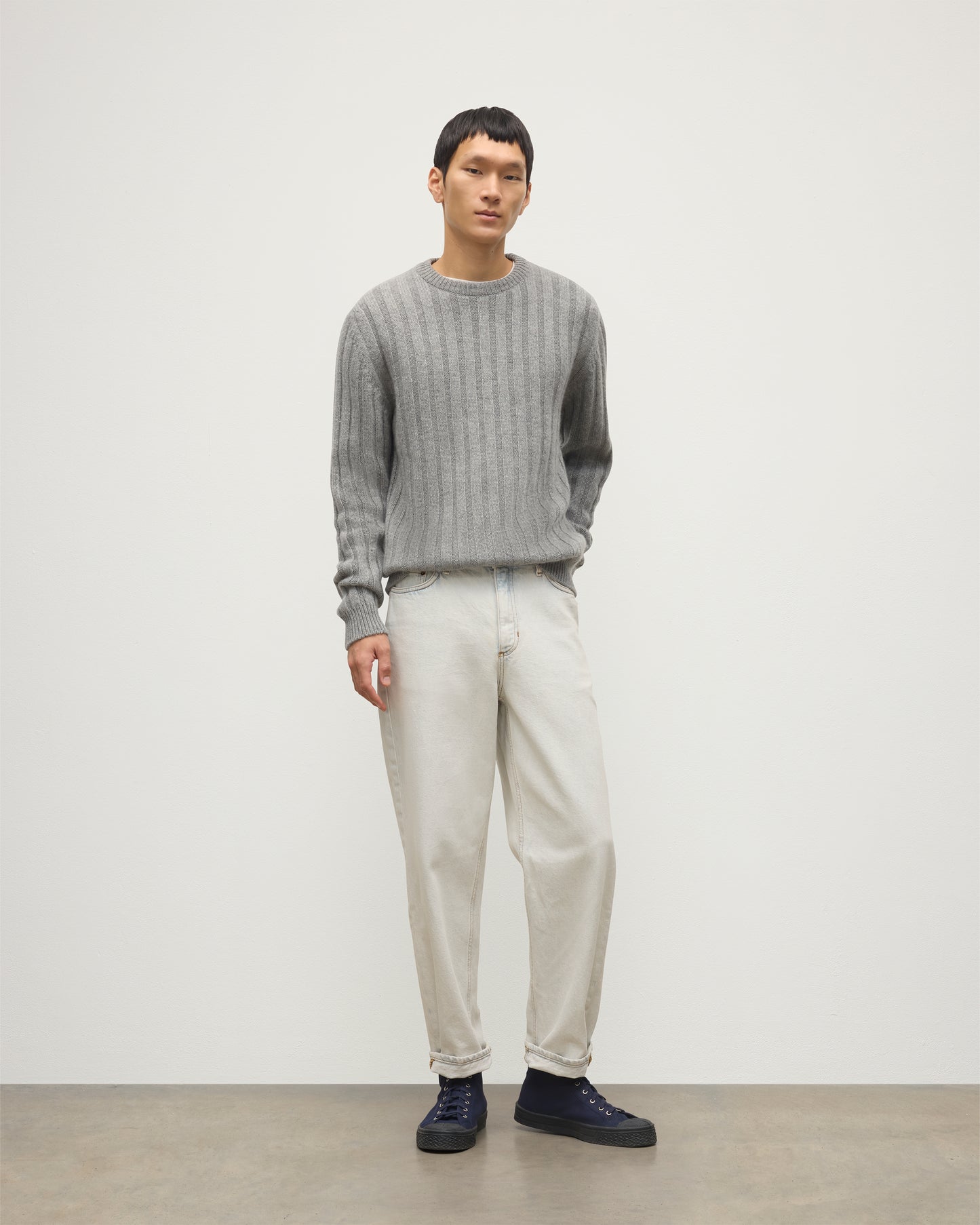 JOHNSTONS OF ELGIN MENS PEEL CREW SWEATER GREY 100% CASHMERE OVER A WHITE T-SHIRT WITH WHITE JEANS AND BLACK LOAFERS KAC05751HA0400