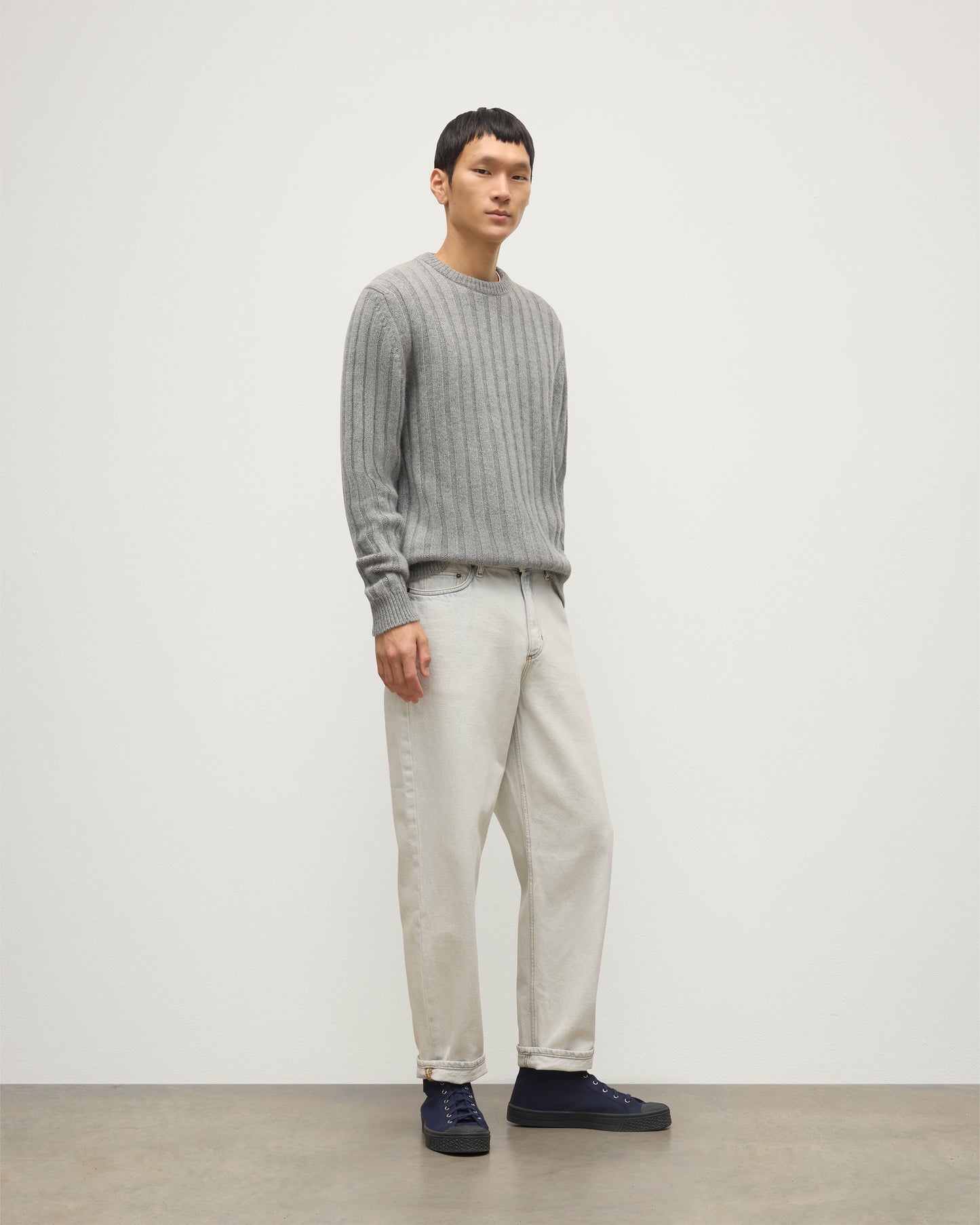 JOHNSTONS OF ELGIN MENS PEEL CREW SWEATER GREY 100% CASHMERE OVER A WHITE T-SHIRT WITH WHITE JEANS AND BLACK LOAFERS KAC05751HA0400