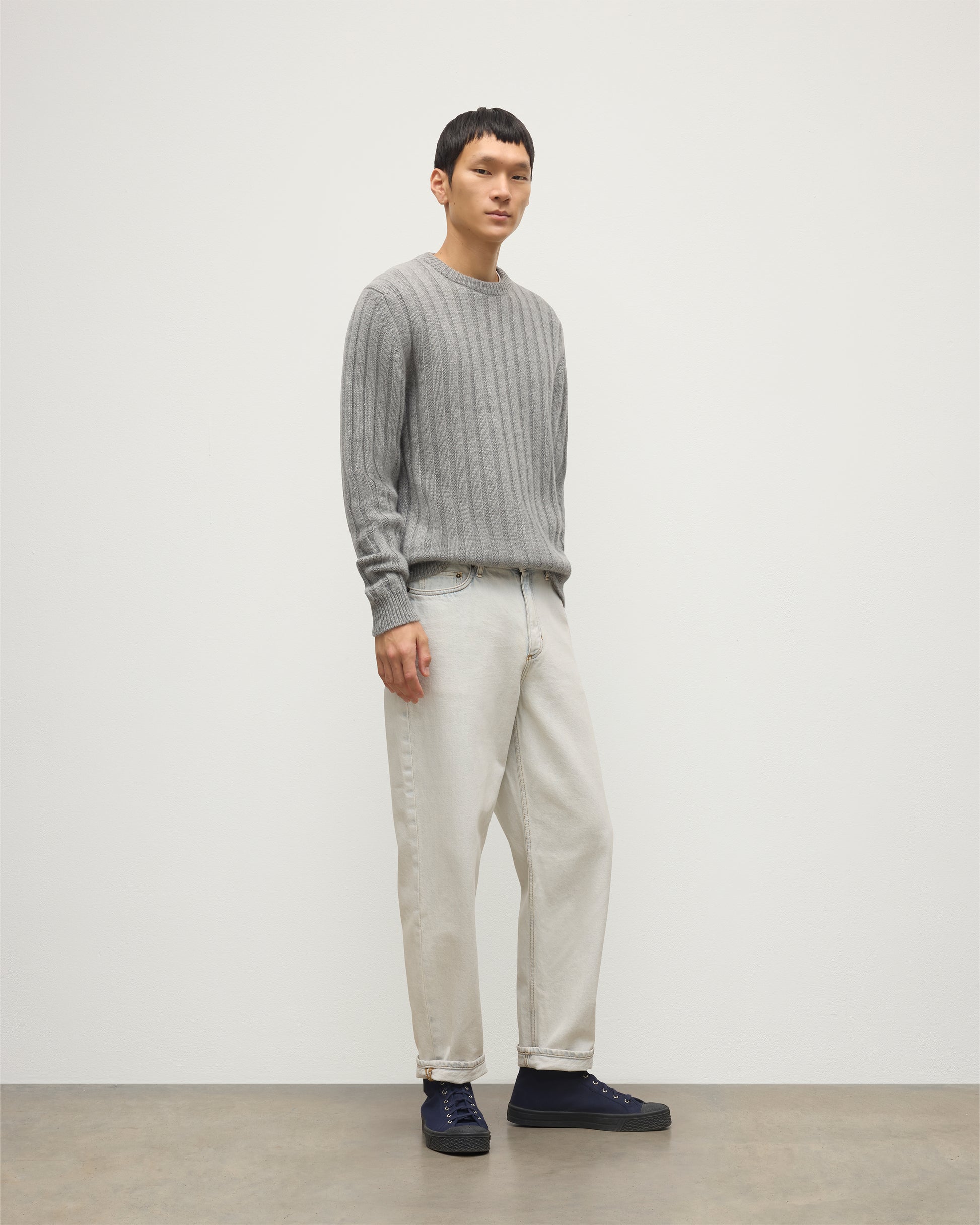 JOHNSTONS OF ELGIN MENS PEEL CREW SWEATER GREY 100% CASHMERE OVER A WHITE T-SHIRT WITH WHITE JEANS AND BLACK LOAFERS KAC05751HA0400