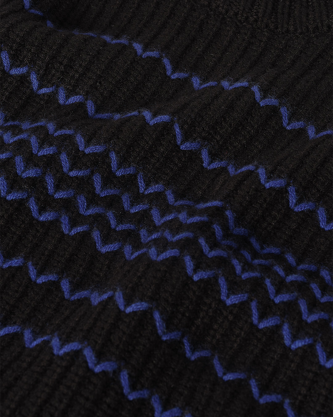 JOHNSTONS OF ELGIN  MENS SUMMIT CREW SWEATER BLACK & BLUE 100% CASHMERE  KAC05752Q25949