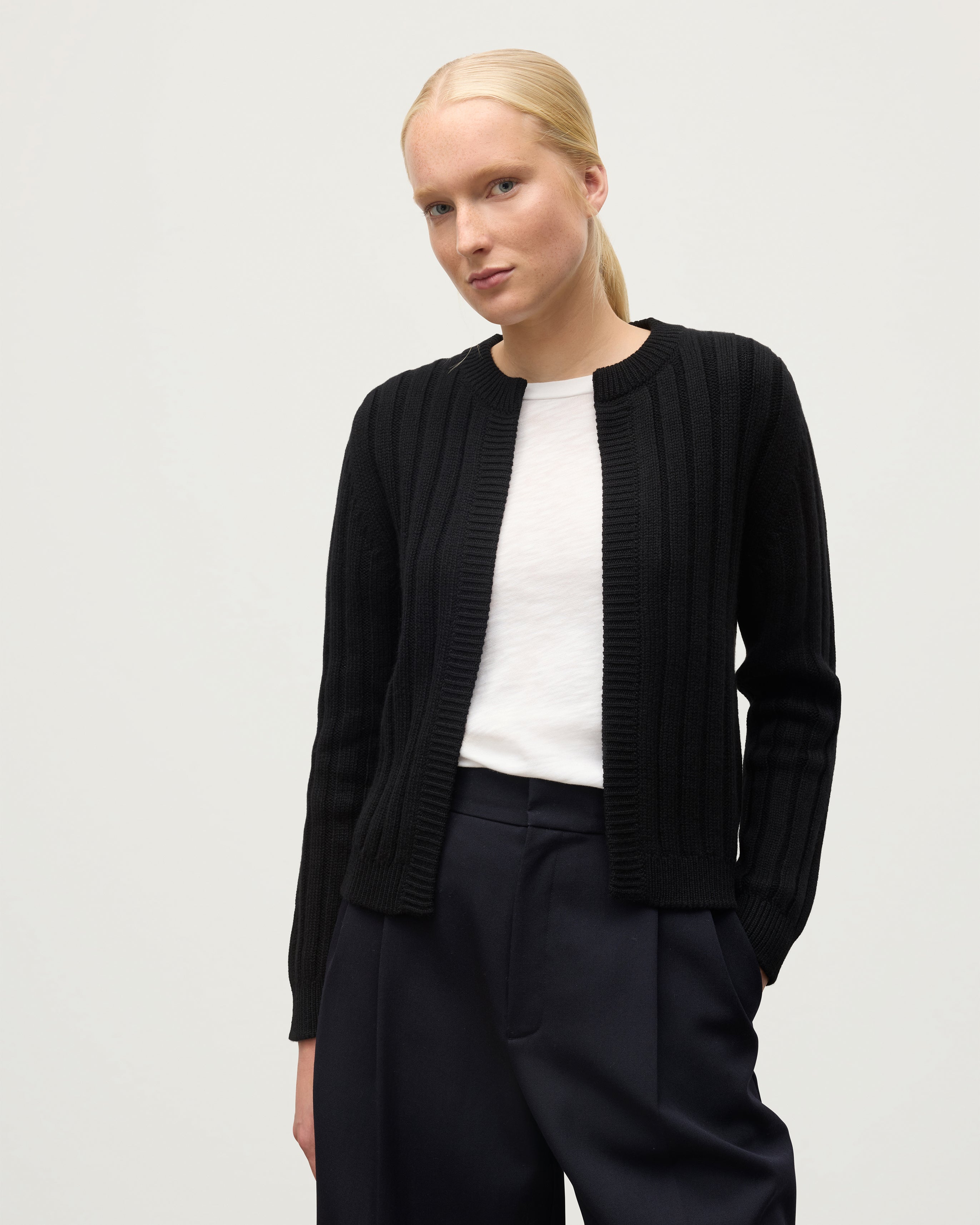 ウィメンズ カーディガン｜Johnstons of Elgin