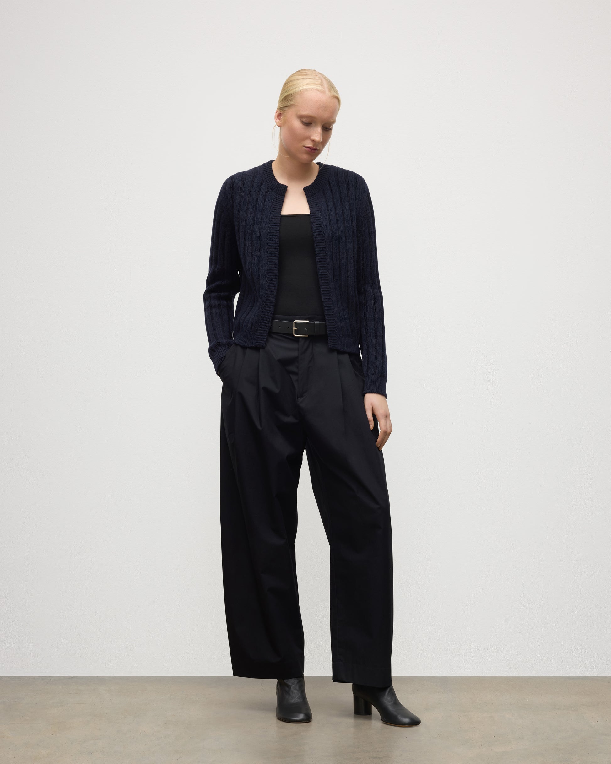 JOHNSTONS OF ELGIN WOMENS LECHT CREW CARDIGAN NAVY 100% CASHMERE KAC05790SD7666