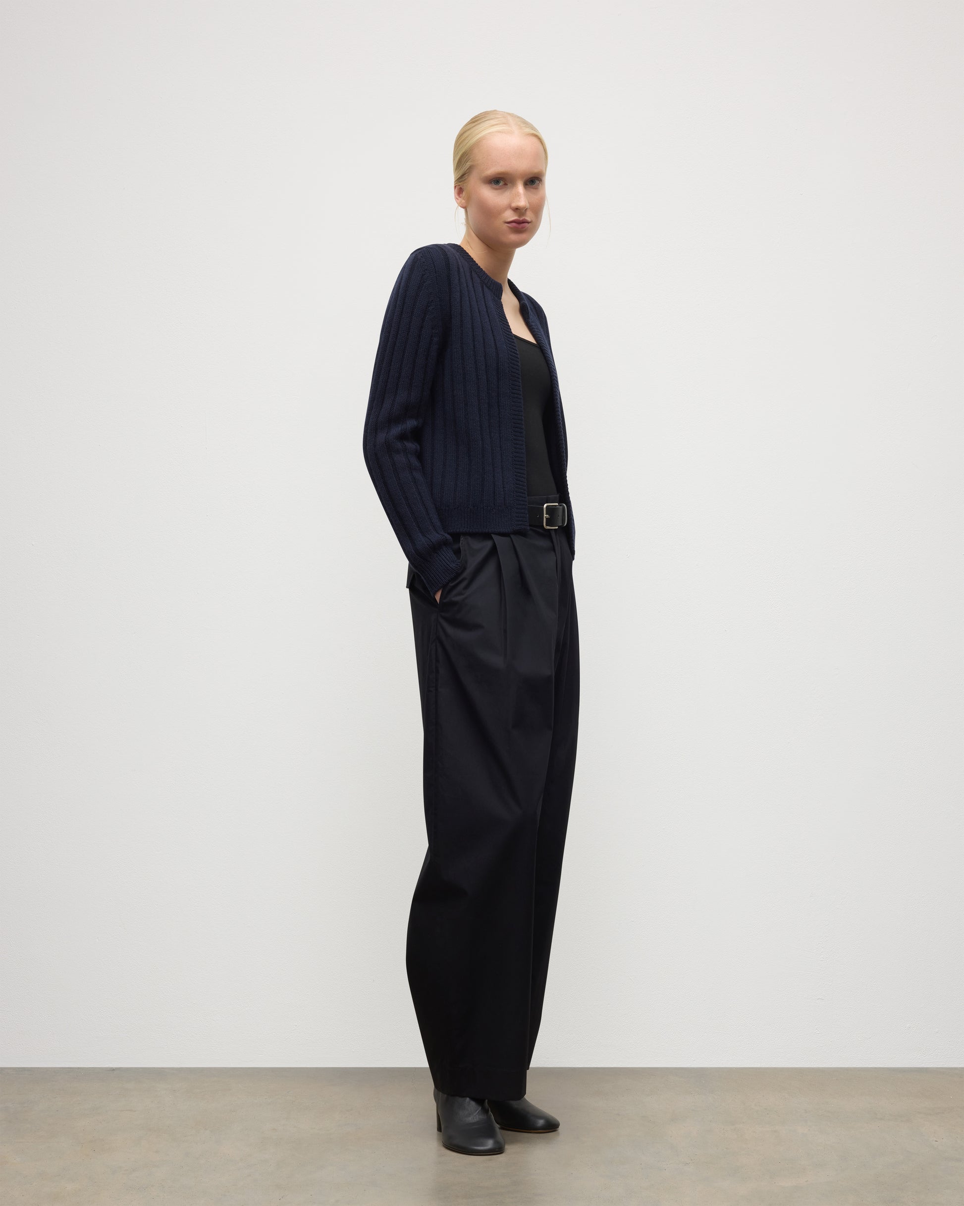 JOHNSTONS OF ELGIN WOMENS LECHT CREW CARDIGAN NAVY 100% CASHMERE KAC05790SD7666